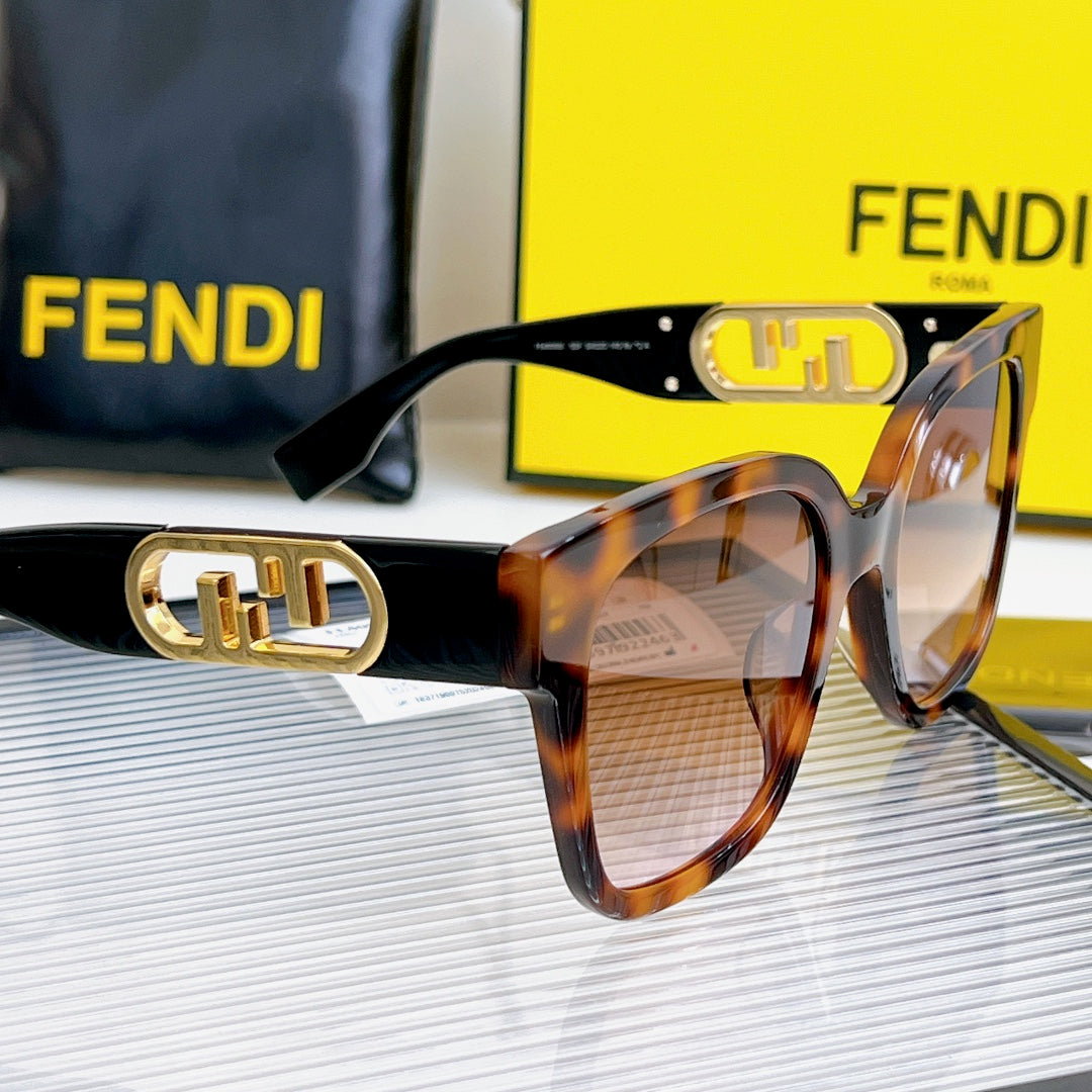 FENDI DIAGONAL SQUARE FRAME SUNGLASSES FE40063 IN ACETATE