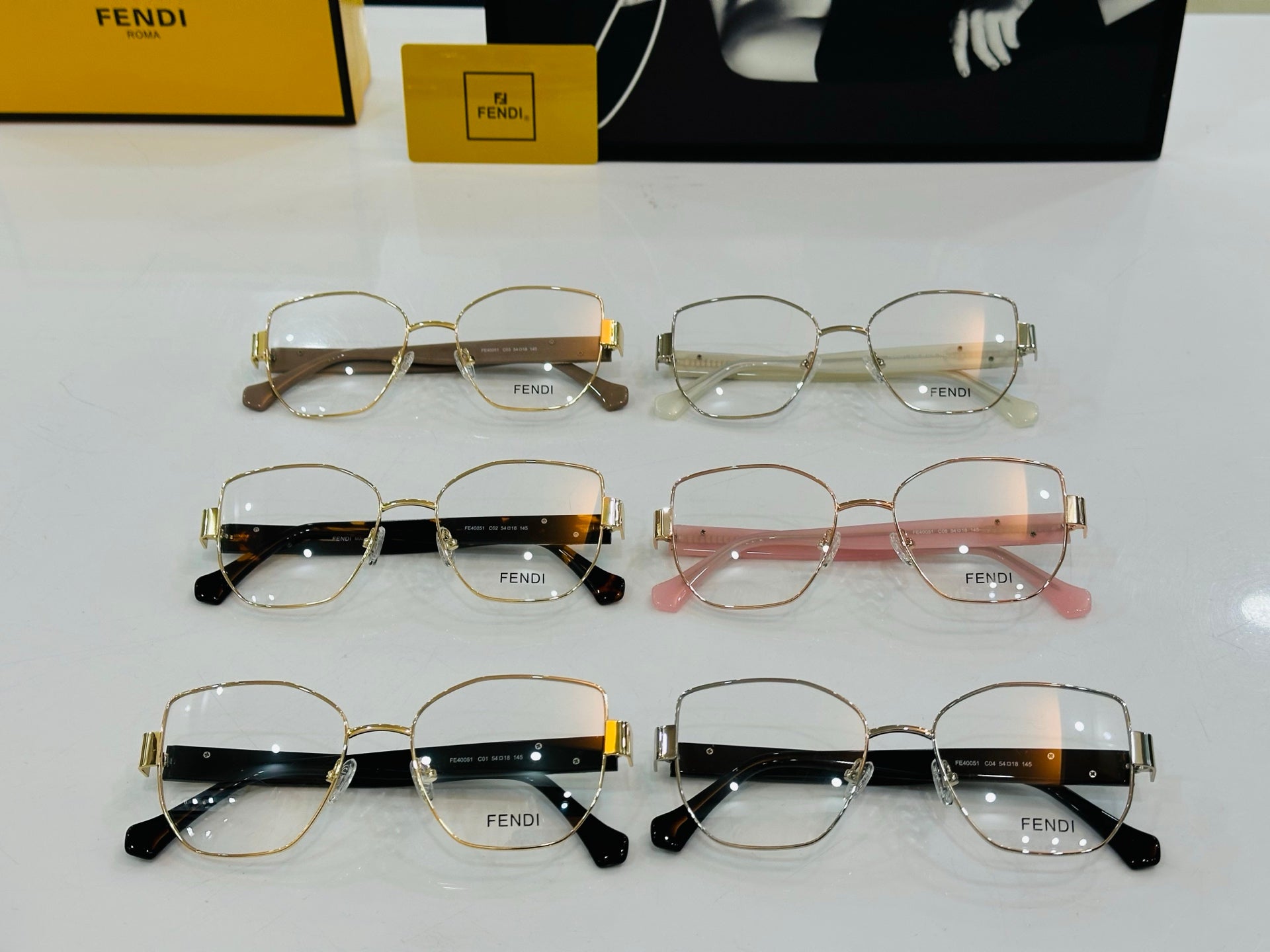 FENDI BAGUETTE SQUARE FRAME SUNGLASSES FE40051 IN METAL
