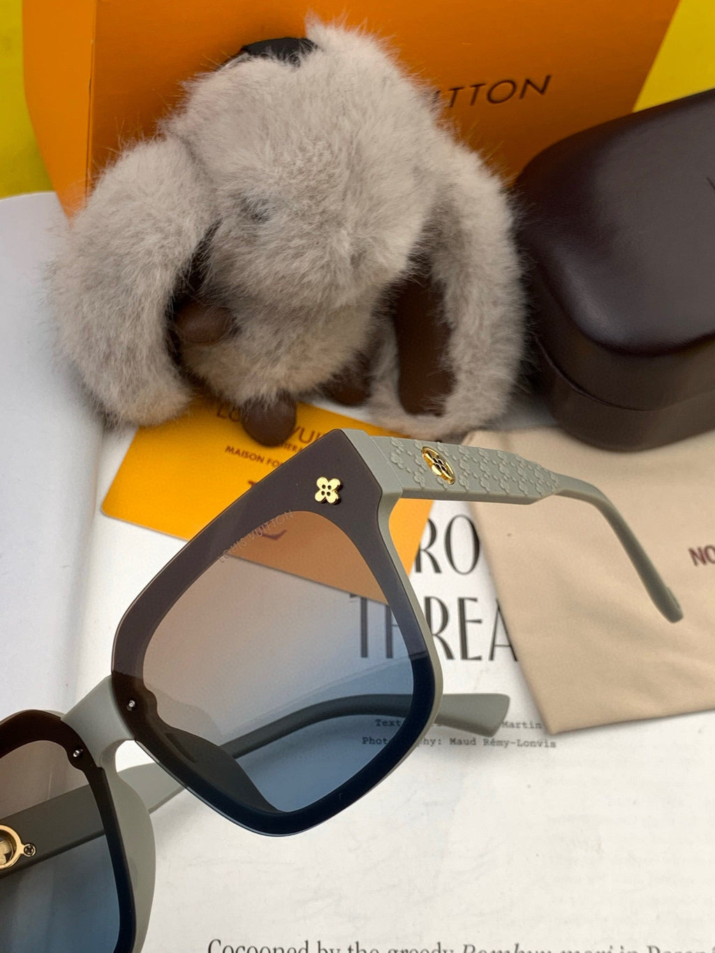 LOUIS VUITTON SQUARE SUNGLASSES L2201 IN LIGHT GREY ACETATE