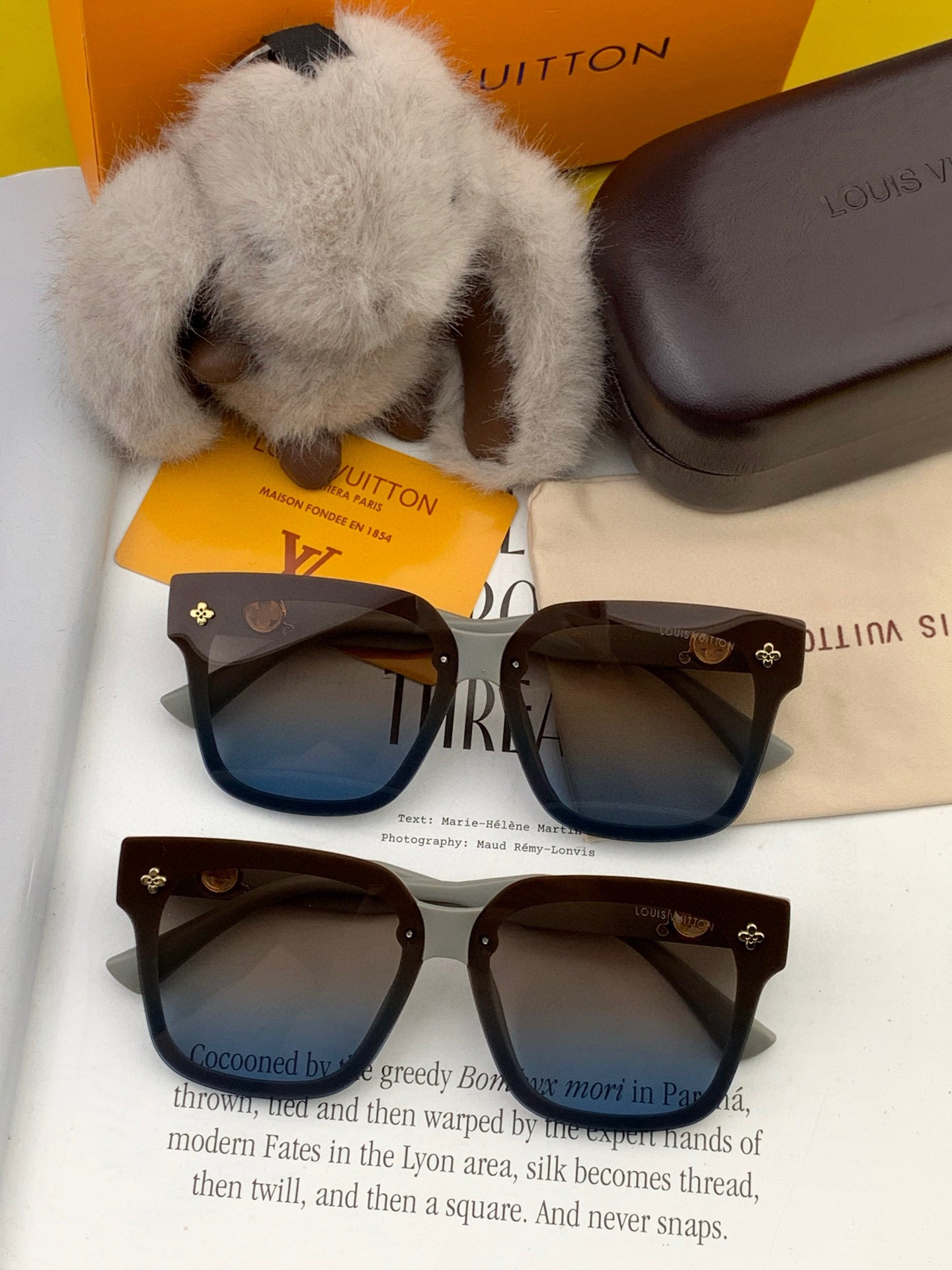 LOUIS VUITTON SQUARE SUNGLASSES L2201 IN LIGHT GREY ACETATE