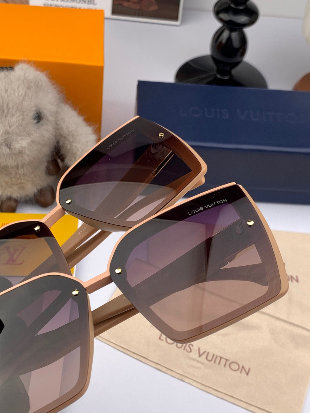LOUIS VUITTON SQUARE SUNGLASSES L822 IN ACETATE