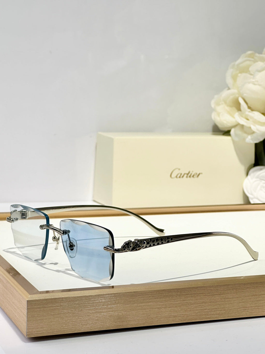 CARTIER PANTHÈRE PHOTOCHROMIC LENSES RIMLESS SQUARE FRAME SUNGLASSES 580911 IN METAL