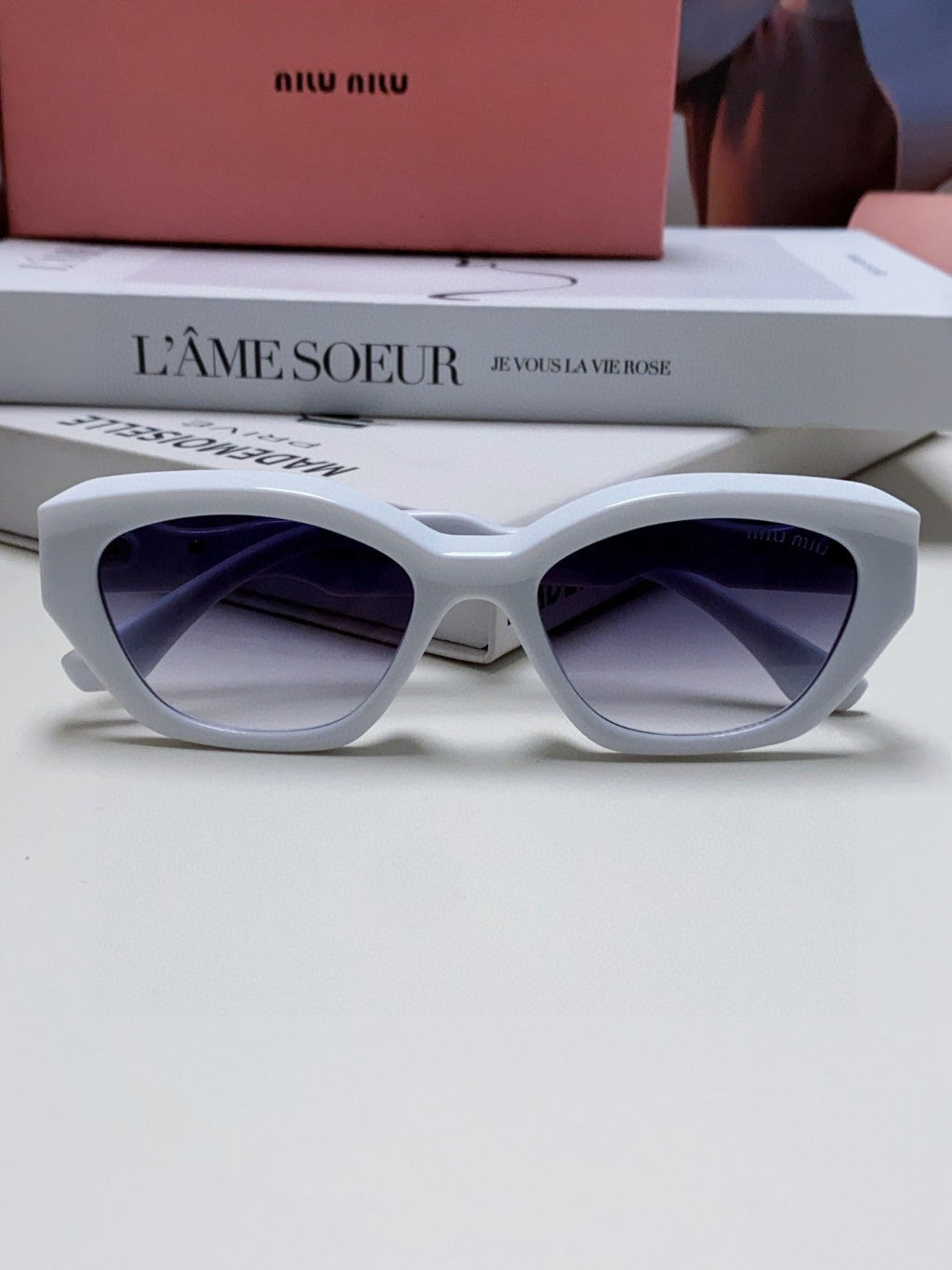 MIU MIU LOGO CAT EYE SUNGLASSES 513007 IN WHITE ACETATE WAVY FRAME