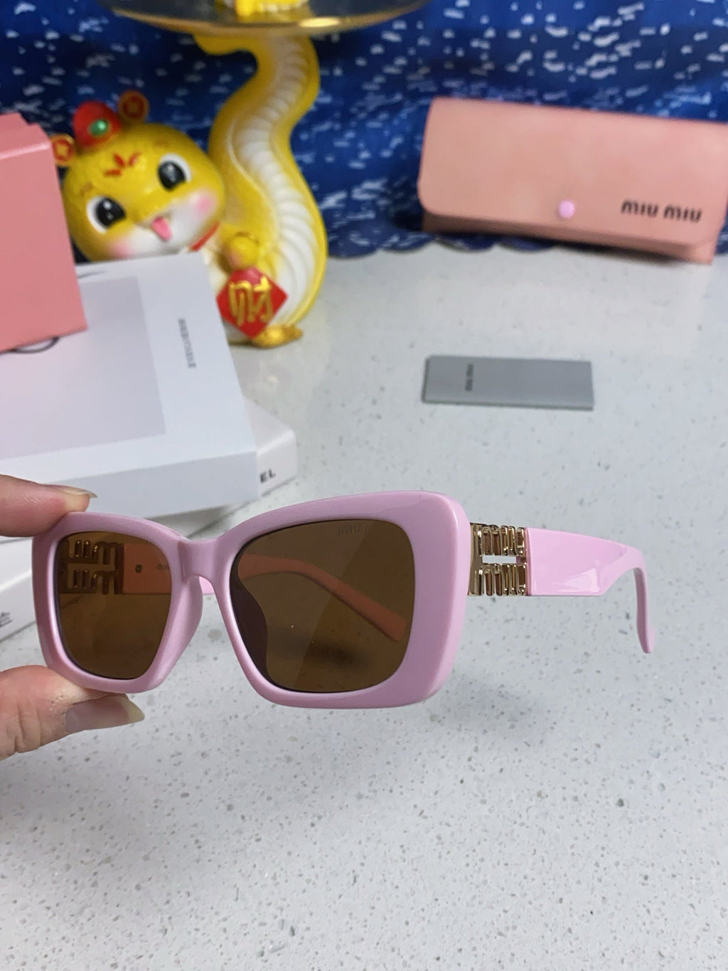 MIU MIU GLIMPSE SUNGLASSES 558345 IN PINK ACETATE GOLD EMBOSSED LOGO