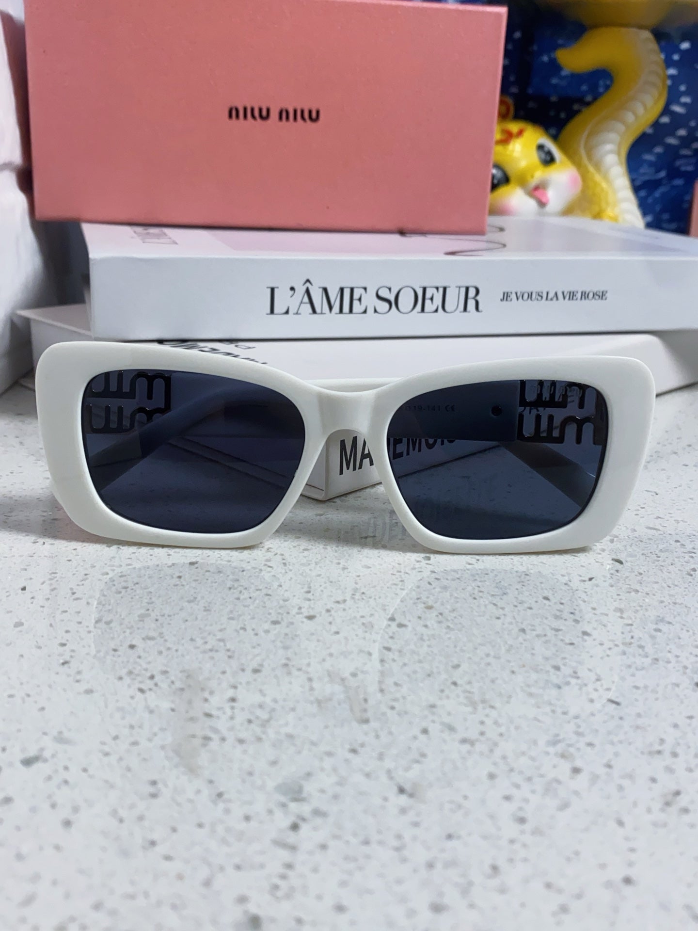 MIU MIU GLIMPSE SUNGLASSES 558346 IN WHITE ACETATE GOLD EMBOSSED LOGO