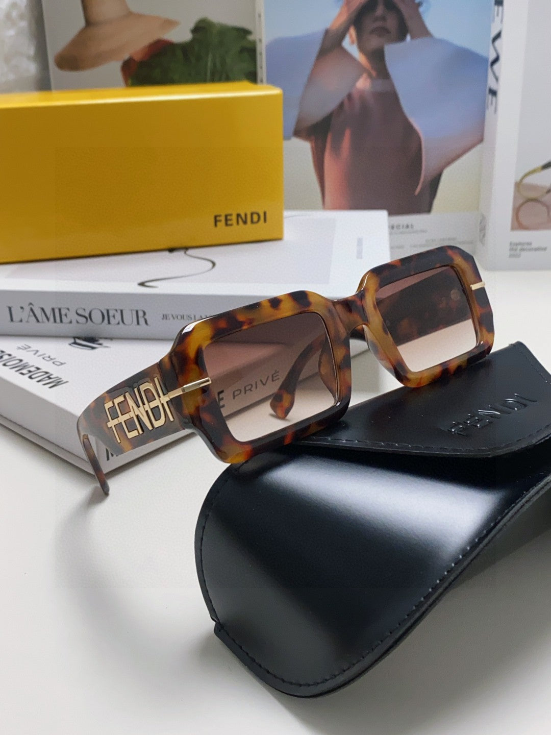 FENDI EMBOSSED LOGO DIAGONAL RECTANGULAR SUNGLASSES 563312 IN ACETATE