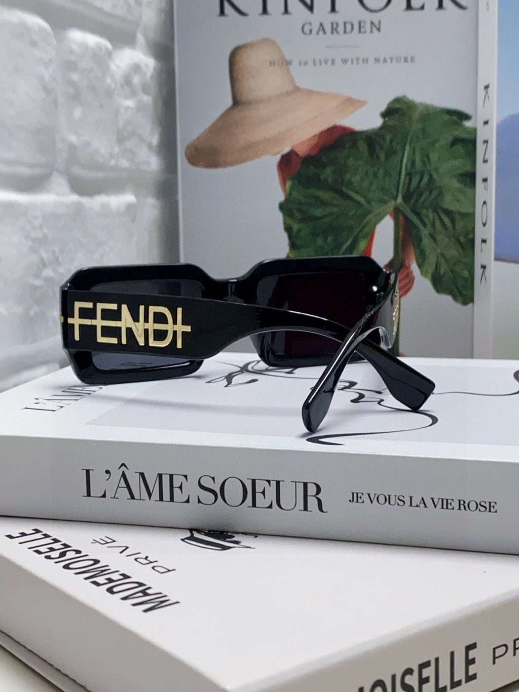 FENDI EMBOSSED LOGO DIAGONAL RECTANGULAR SUNGLASSES 563312 IN ACETATE