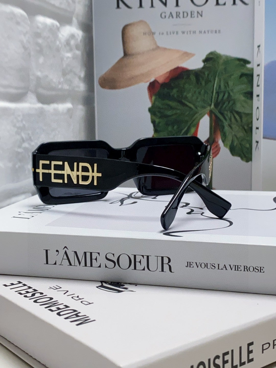 FENDI EMBOSSED LOGO DIAGONAL RECTANGULAR SUNGLASSES 563312 IN ACETATE