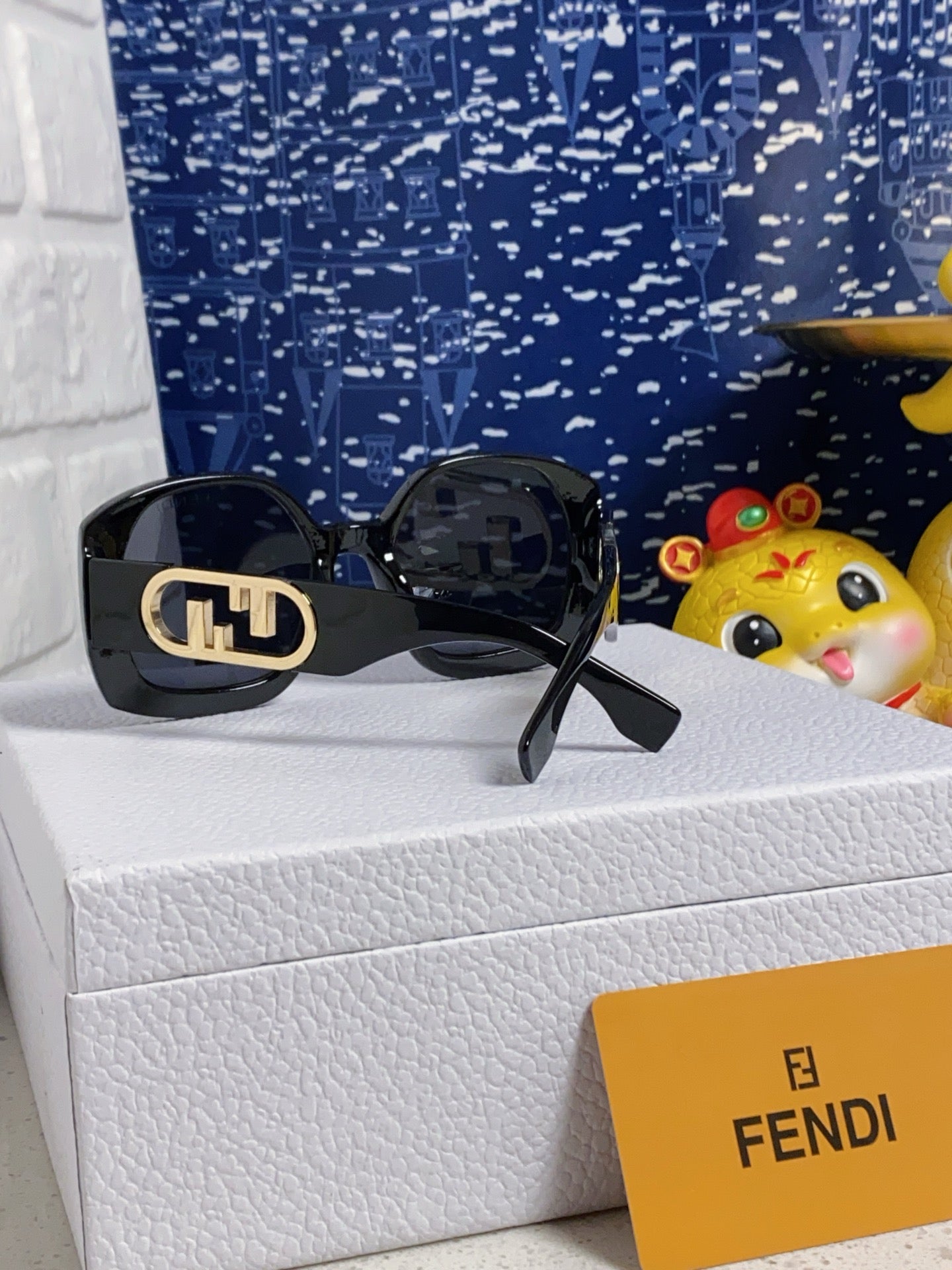 FENDI OVERSIZES FF DIAMONDS SQUARE SUNGLASSES 563315 IN ACETATE
