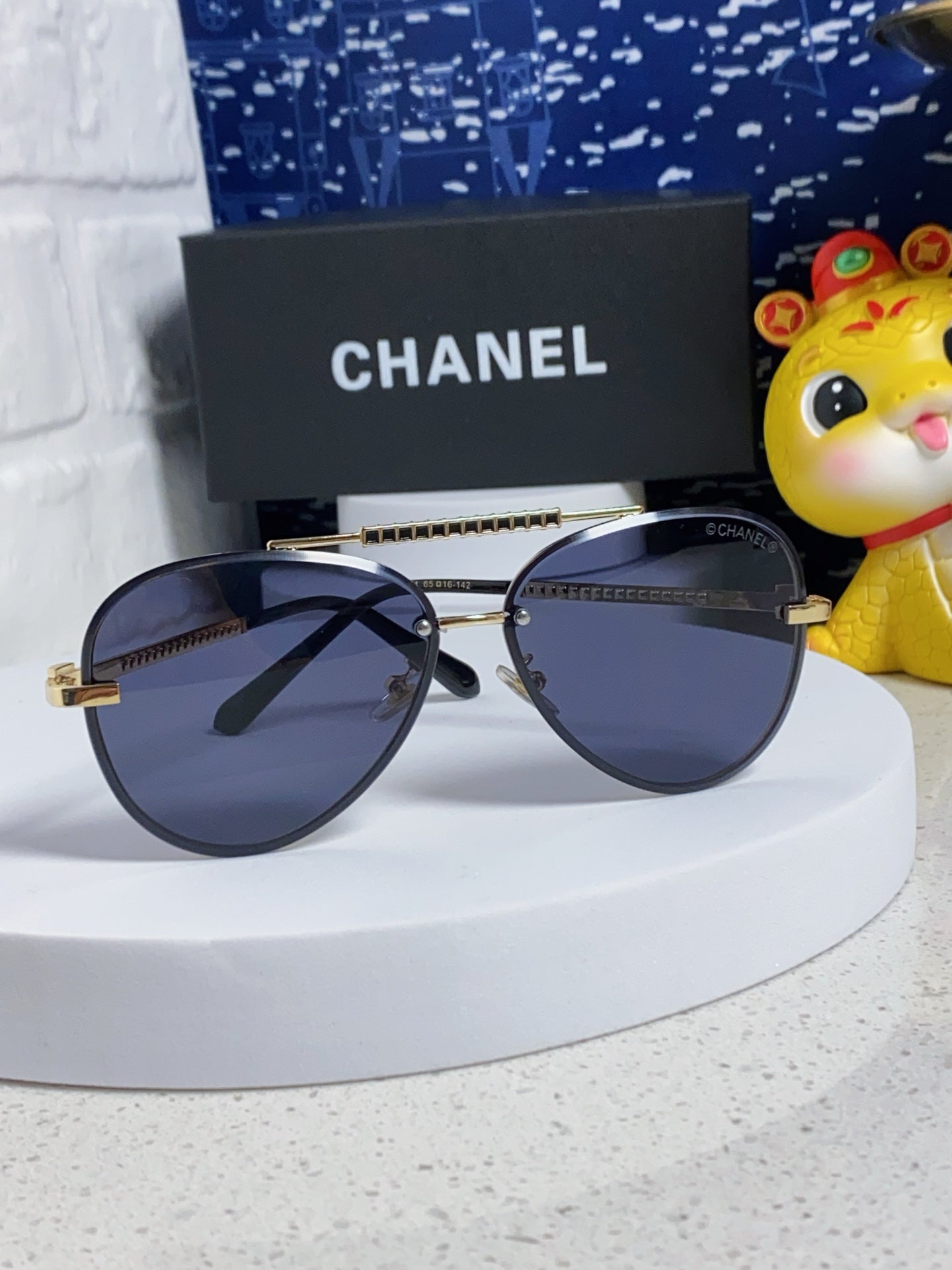 CHANEL CAT EYE SUNGLASSES 641936 IN GOLD METAL BLACK LENSES