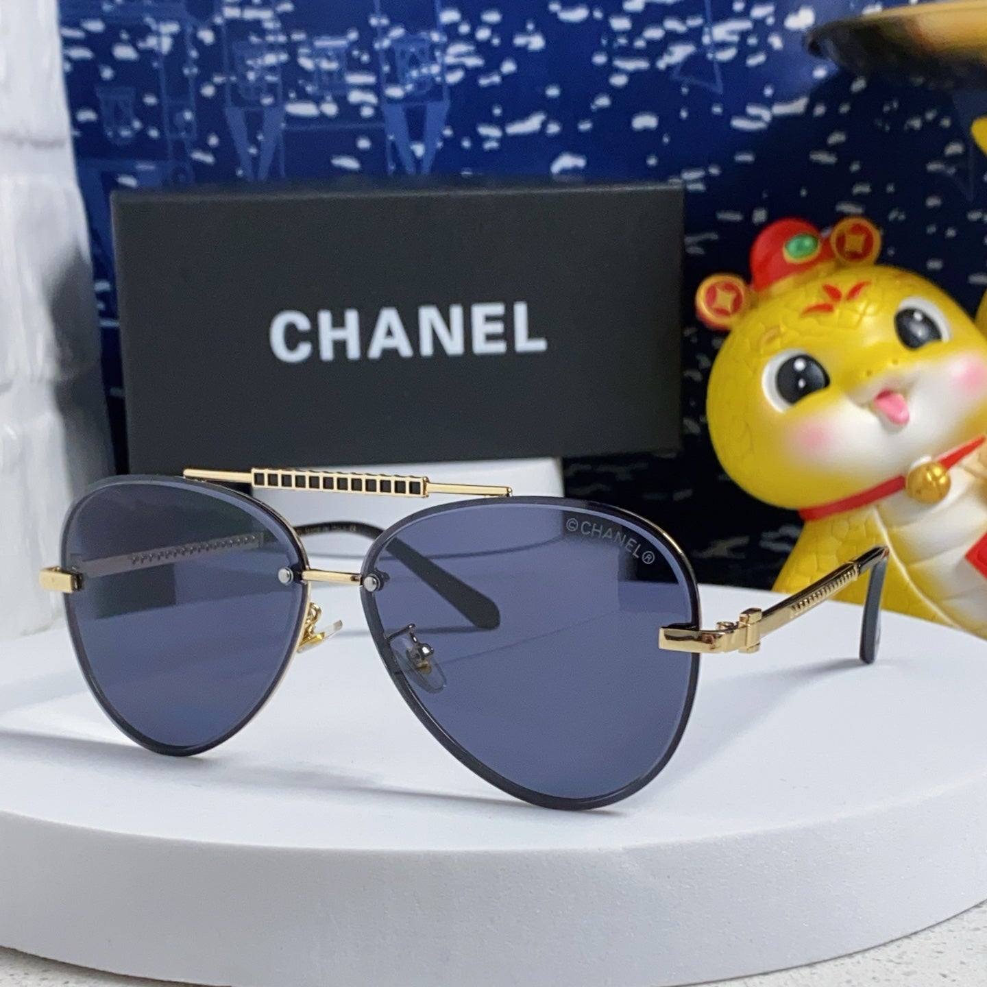 CHANEL CAT EYE SUNGLASSES 641936 IN GOLD METAL BLACK LENSES