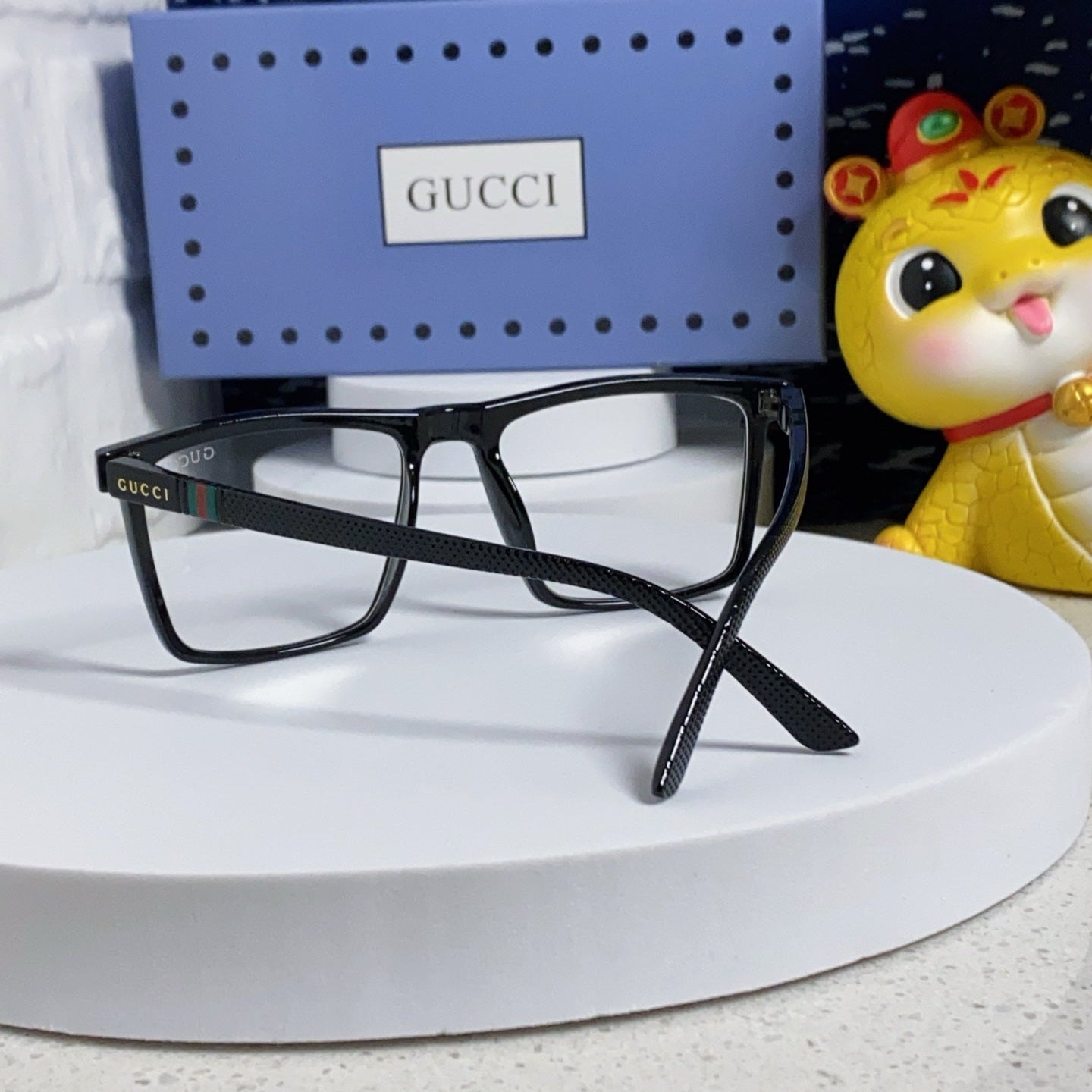 GUCCI RECTANGULAR FRAME SUNGLASSES 563257 IN ACETATE