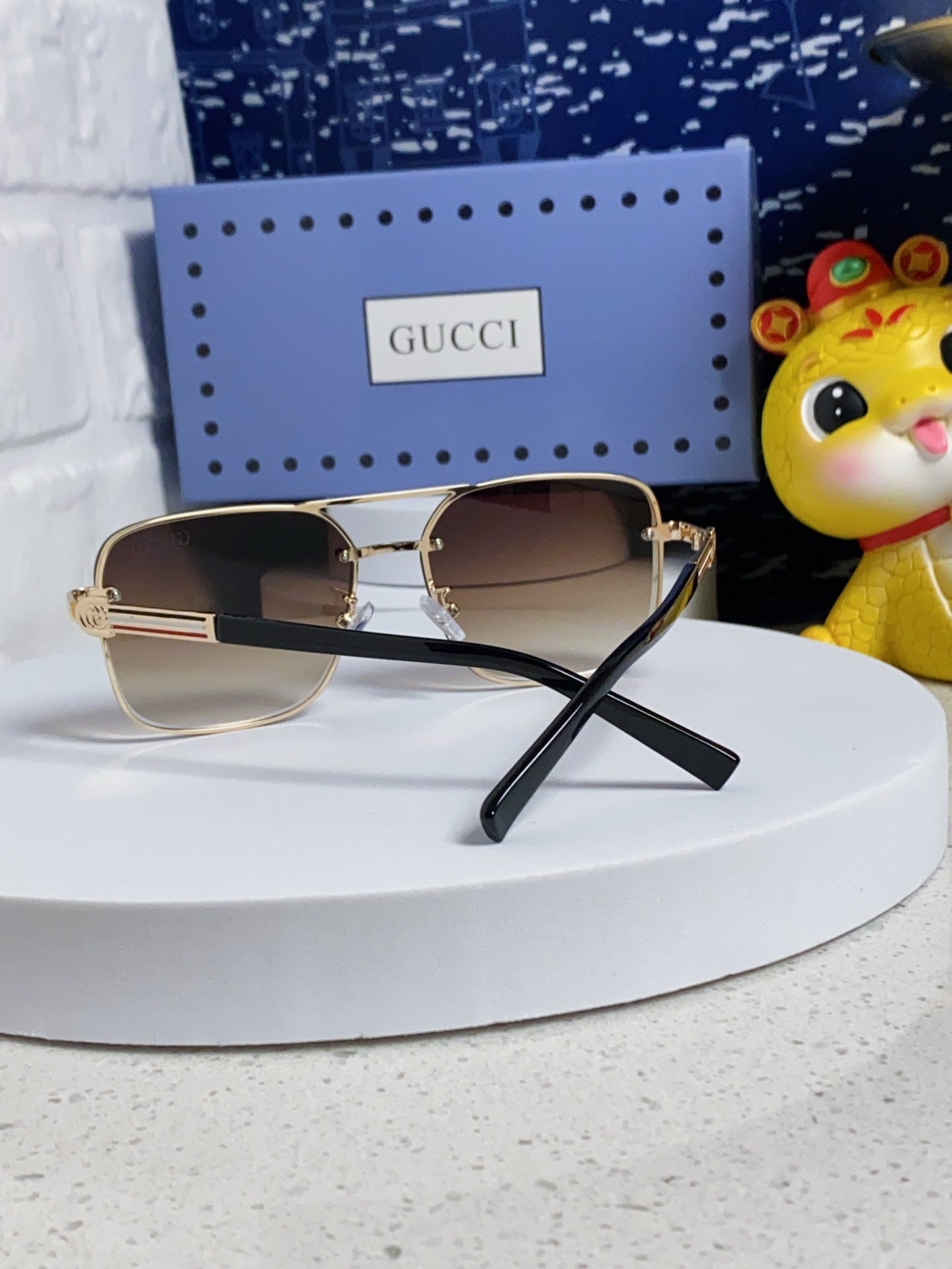 GUCCI SQUARE FRAME SUNGLASSES 563175 IN METAL