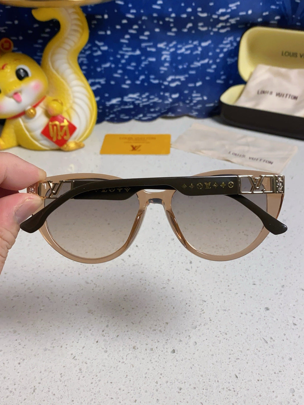 LOUIS VUITTON CAT EYE SUNGLASSES 567468 IN BROWN CLEAR ACETATE