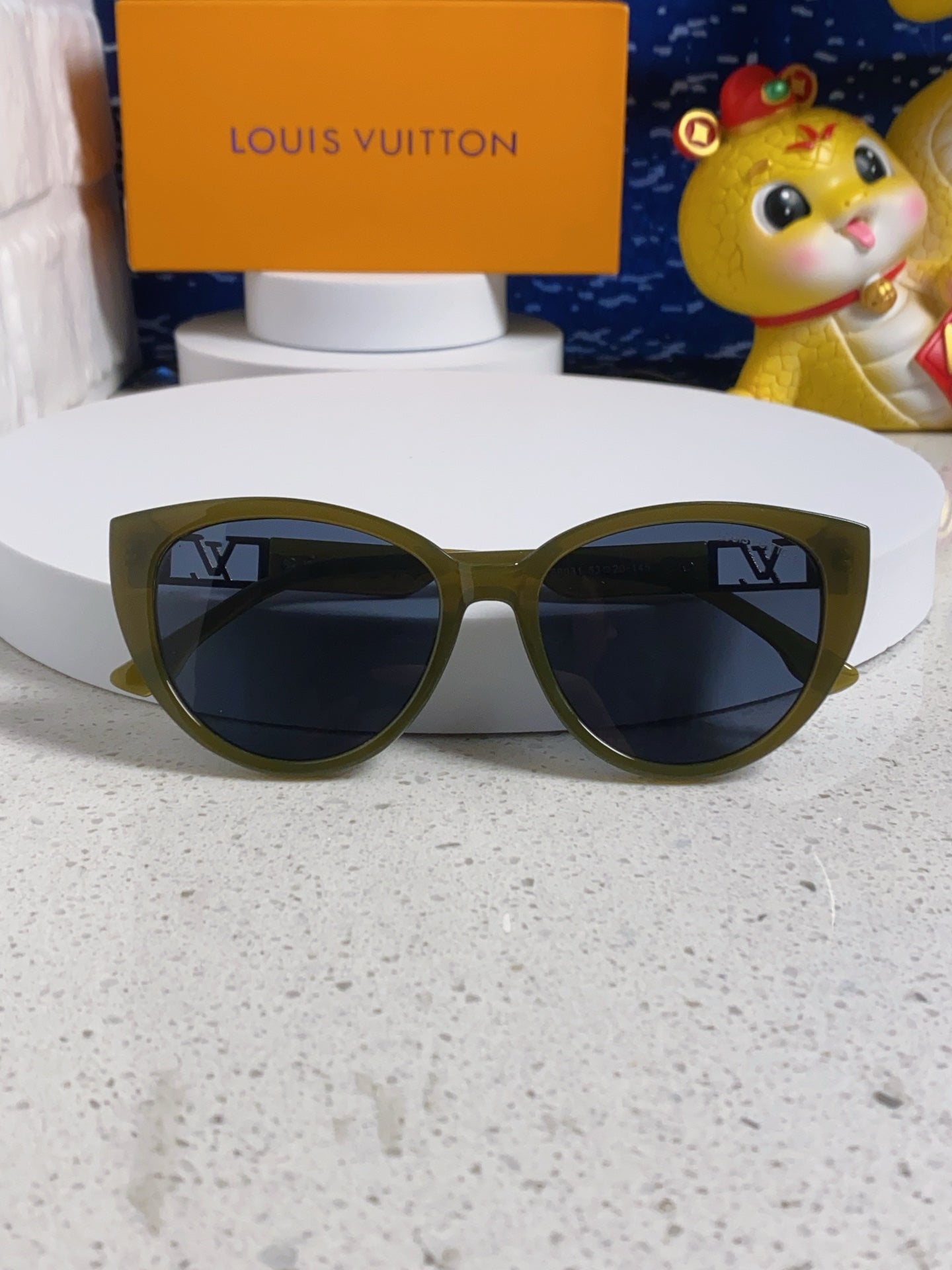 LOUIS VUITTON CAT EYE SUNGLASSES 567469 IN GREEN CLEAR ACETATE