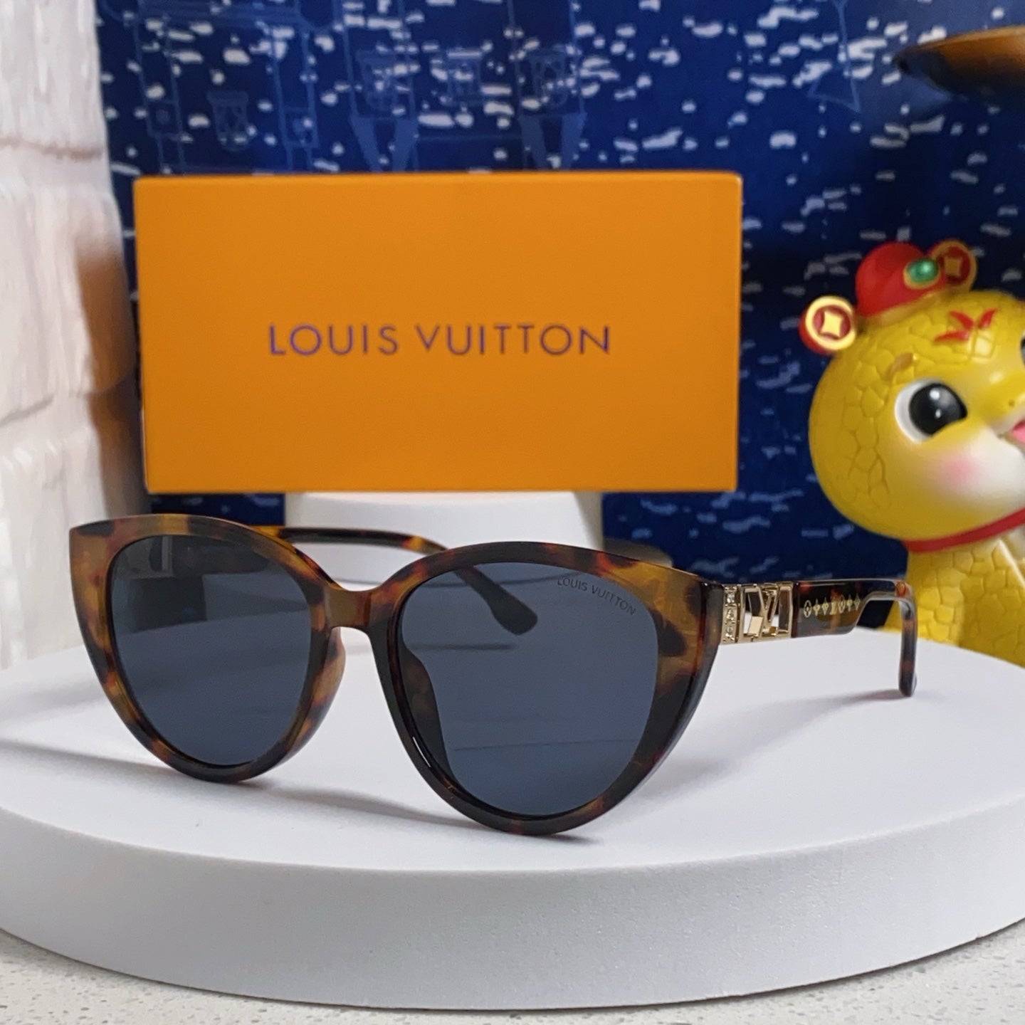 LOUIS VUITTON CAT EYE SUNGLASSES 567471 IN HAVANA ACETATE