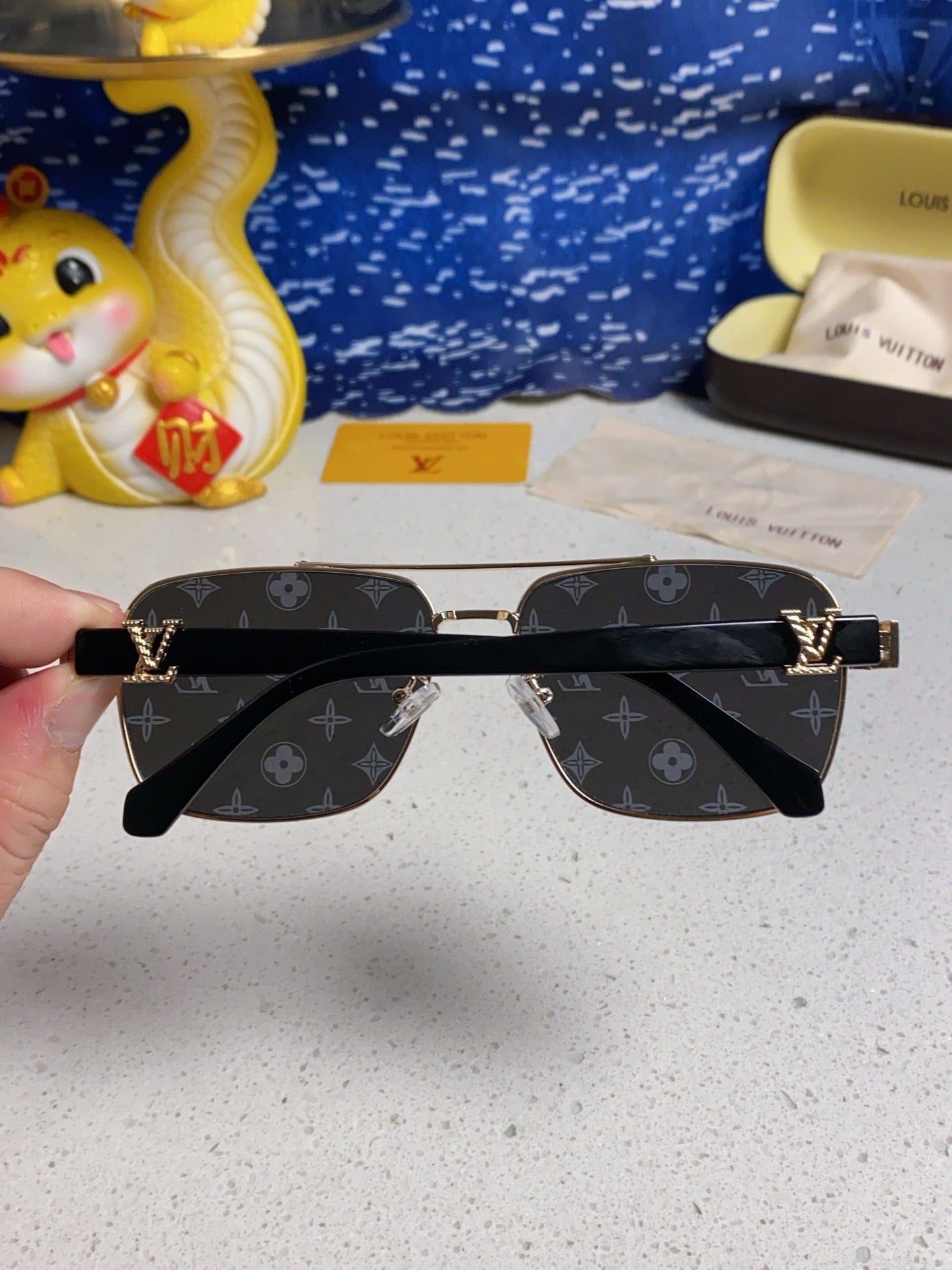 LOUIS VUITTON SIGNATURE SQUARE SUNGLASSES 567473 IN GOLD METAL MONOGRAM ON LENSES