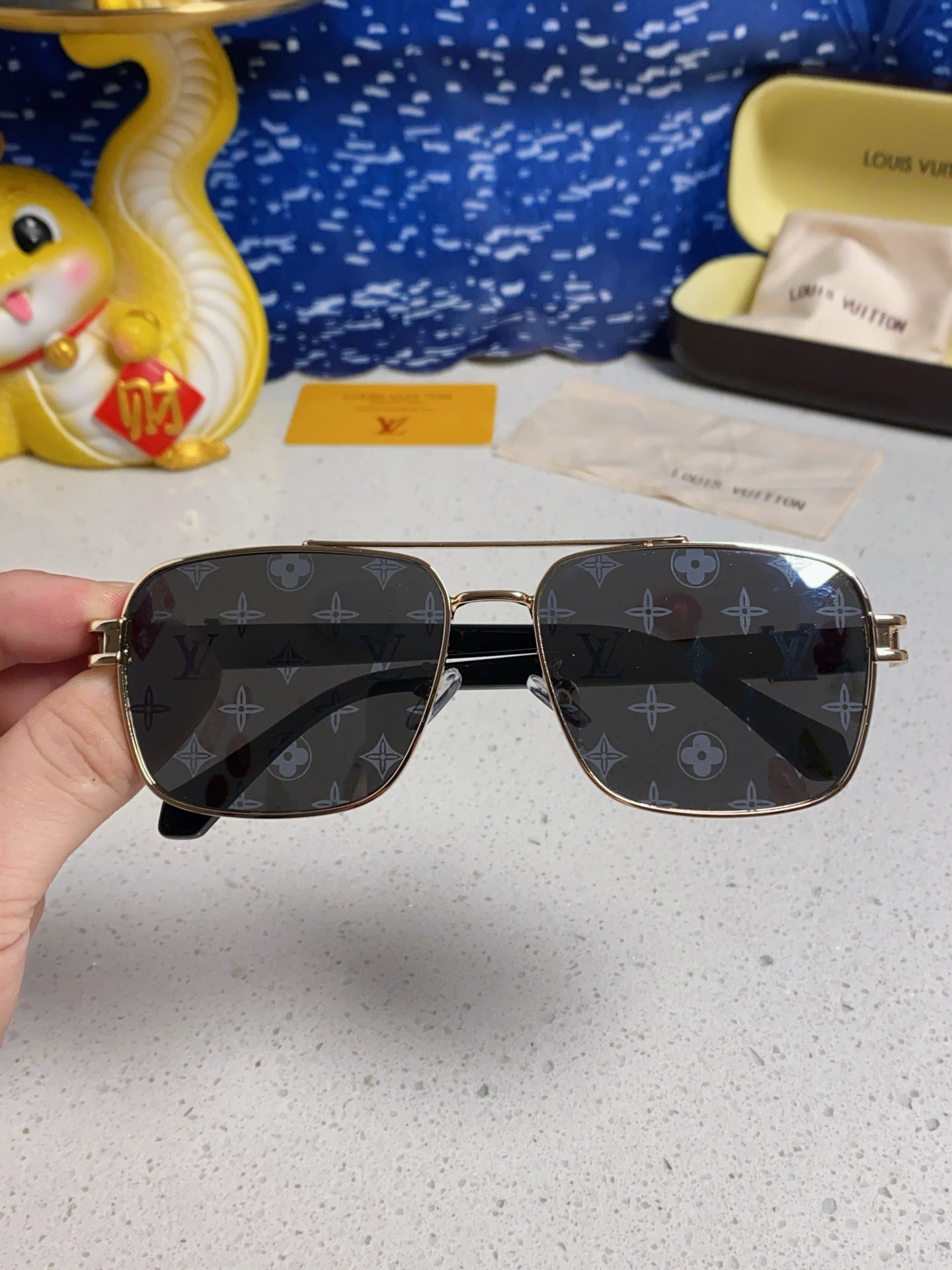 LOUIS VUITTON SIGNATURE SQUARE SUNGLASSES 567473 IN GOLD METAL MONOGRAM ON LENSES