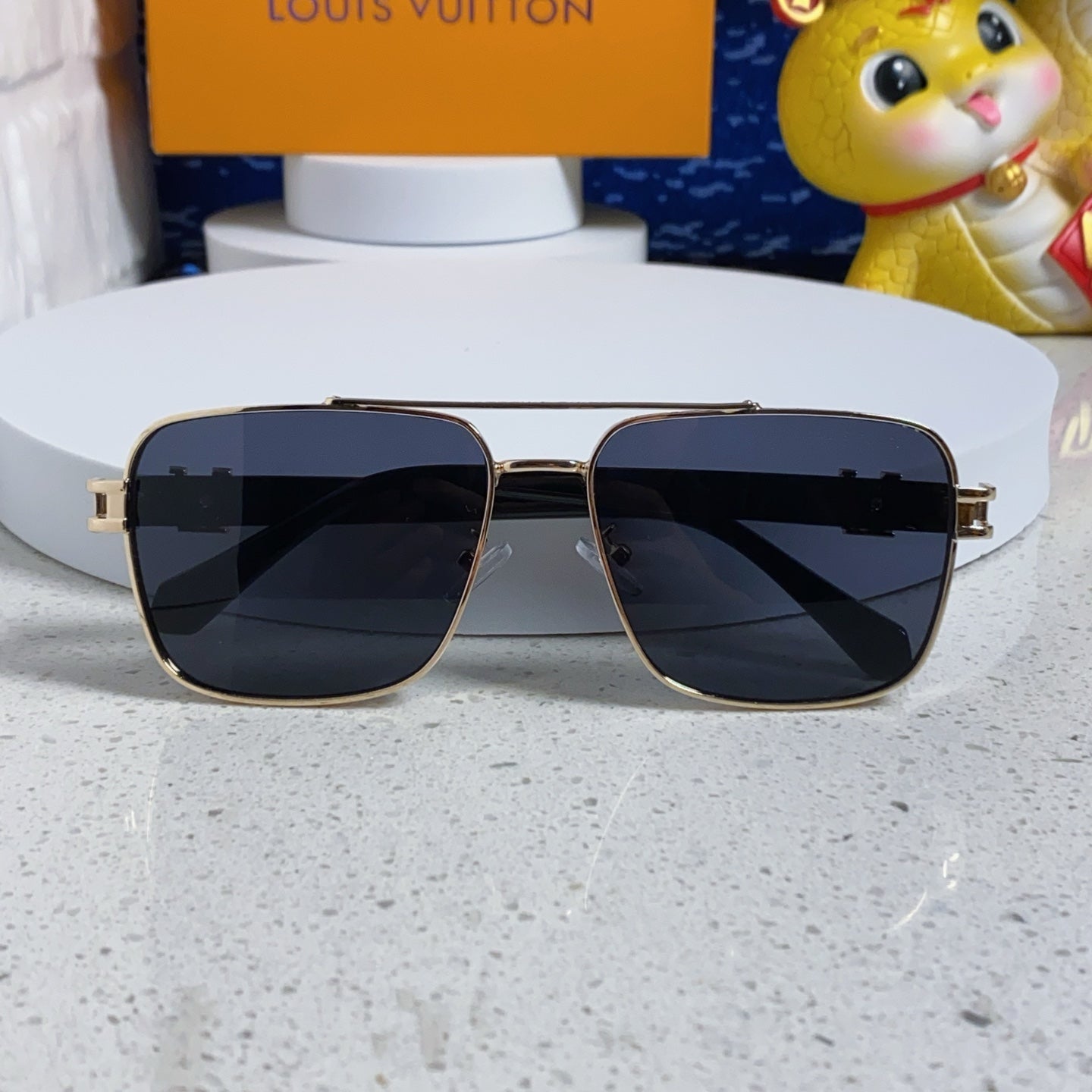 LOUIS VUITTON SIGNATURE SQUARE SUNGLASSES 567476 IN GOLD METAL BLACK LENSES