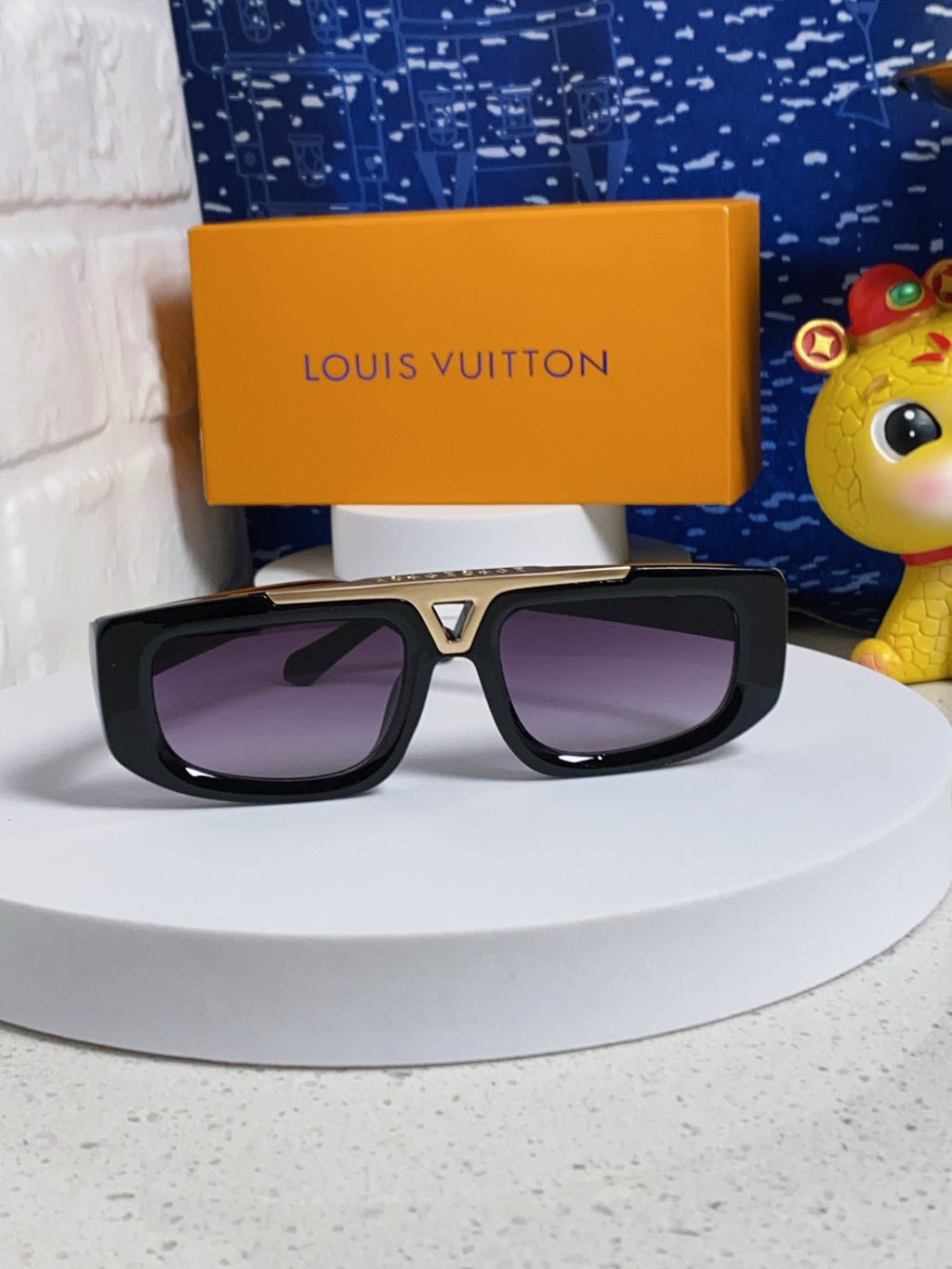 LOUIS VUITTON CLASH PILOT SUNGLASSES 567480 IN BLACK ACTETE GOLD METAL