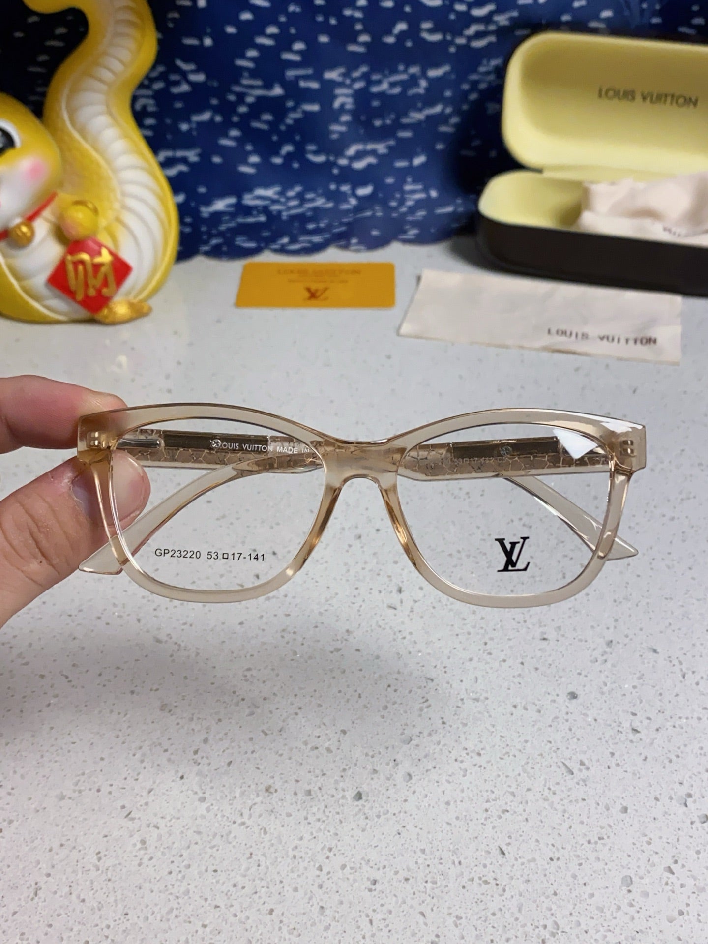 LOUIS VUITTON CAT EYE SUNGLASSES 570277 IN LIGHT BROWN CLEAR ACETATE EMBOSSED LOGO