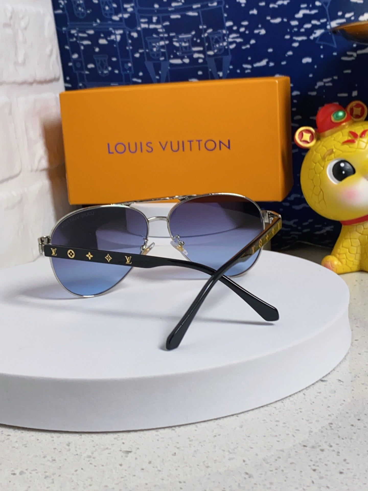 LOUIS VUITTON PILOT SUNGLASSES 571633 IN SILVER METAL GREY SMOKE LENSES MONOGRAM LOGO