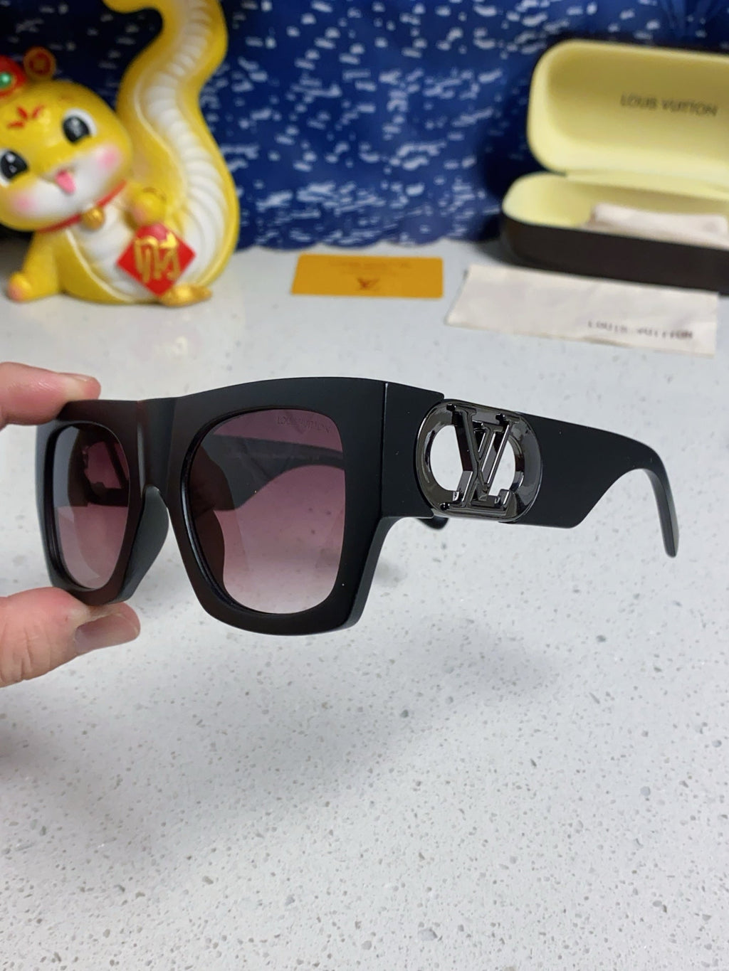 LOUIS VUITTON LINK SQUARE SUNGLASSES 570272 IN BLACK ACETATE BLACK LOGO