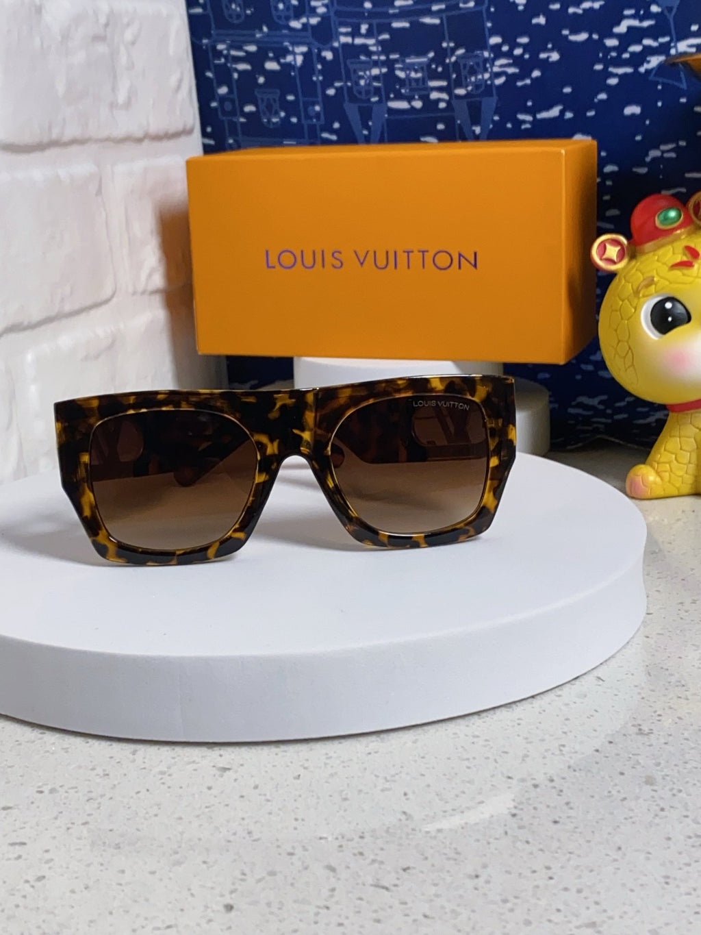 LOUIS VUITTON LINK SQUARE SUNGLASSES 570275 IN HAVANA ACETATE GOLD LOGO