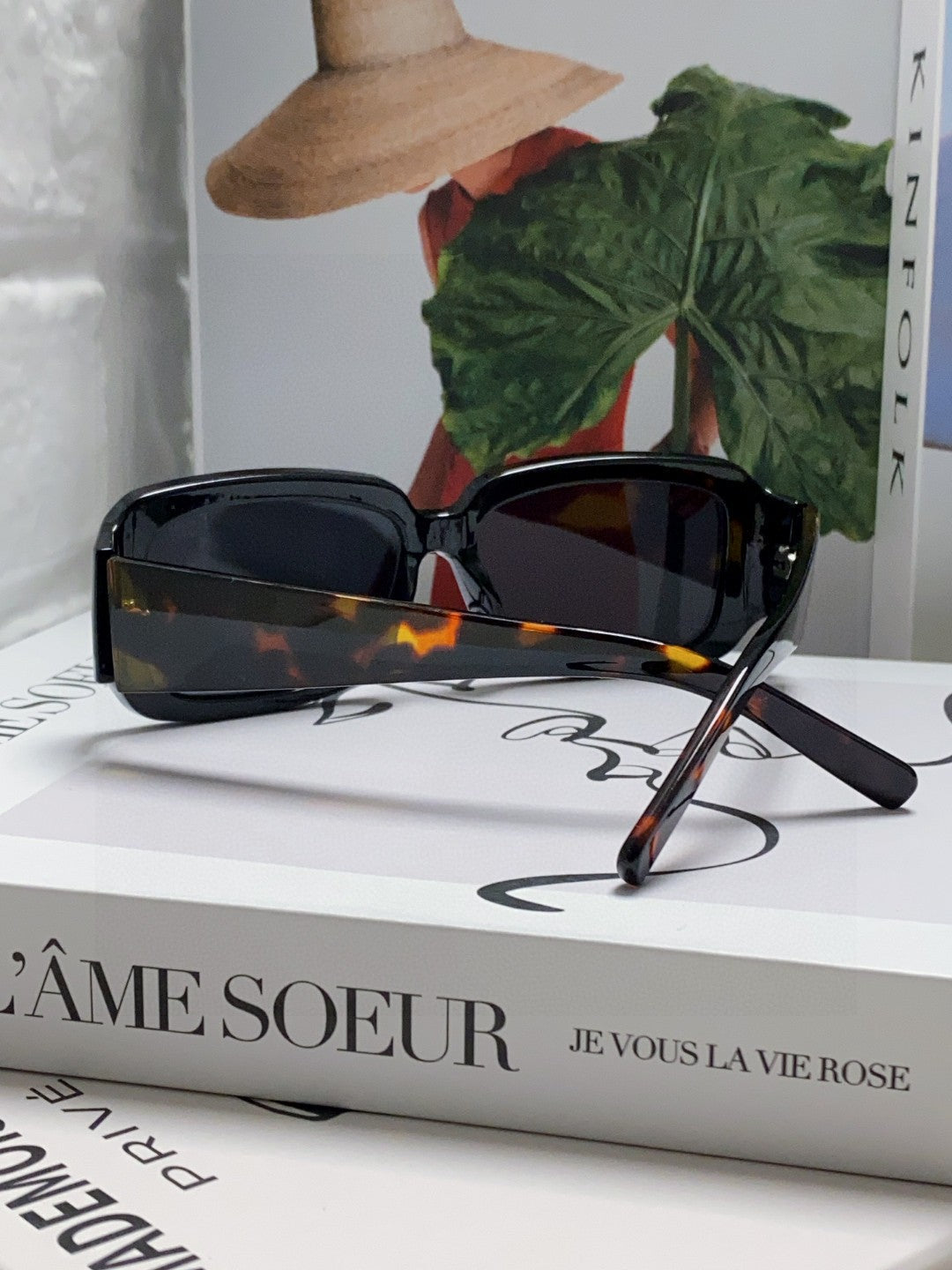 GUCCI RECTANGULAR FRAME SUNGLASSES 570237 IN ACETATE