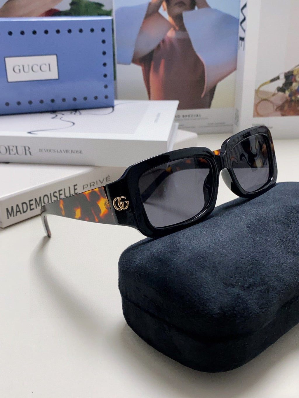 GUCCI RECTANGULAR FRAME SUNGLASSES 570237 IN ACETATE