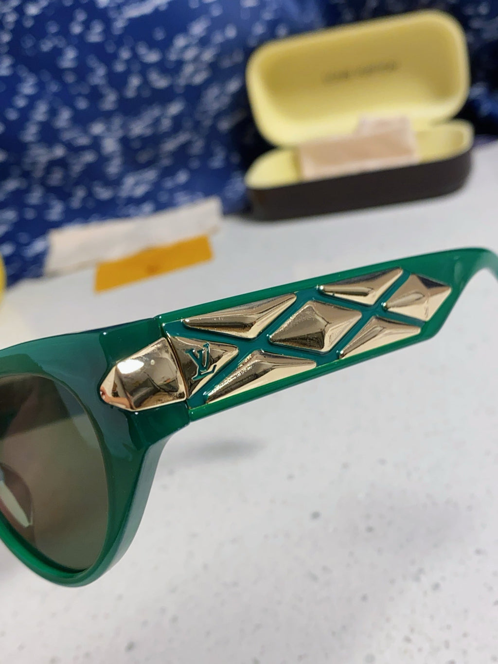 LOUIS VUITTON CAT EYE SUNGLASSES 576882 IN GREEN AND GOLD ACETATE
