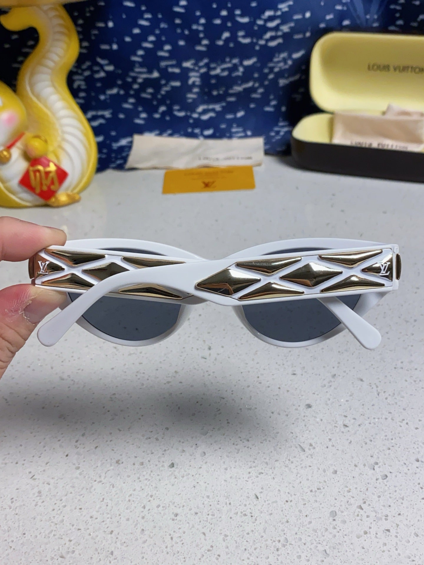 LOUIS VUITTON CAT EYE SUNGLASSES 576885 IN WHITE AND GOLD ACETATE