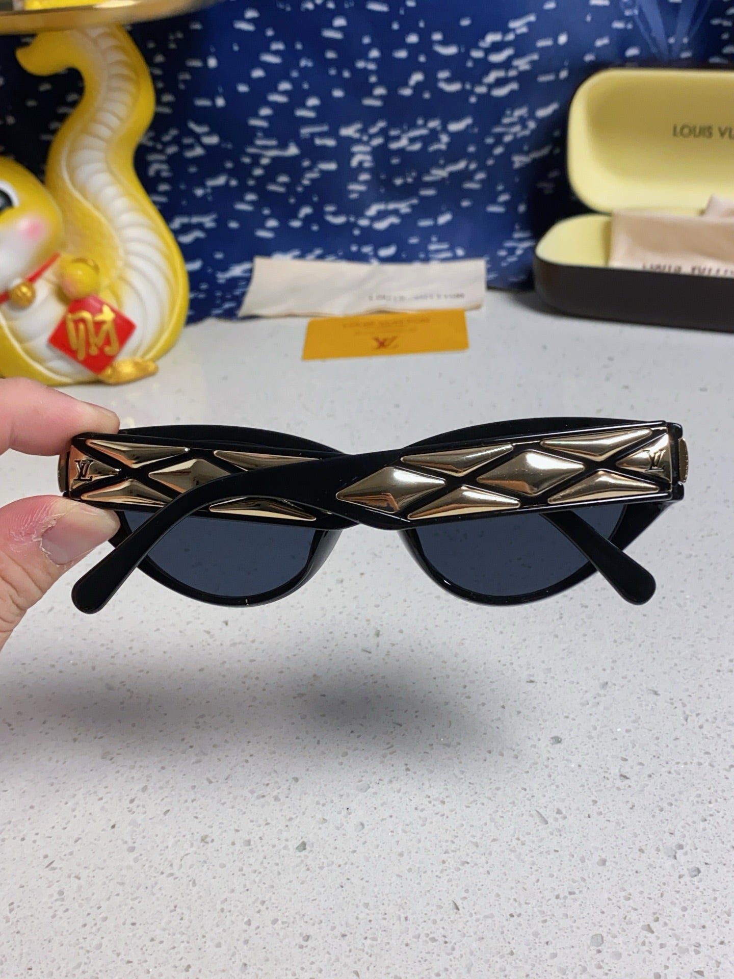 LOUIS VUITTON CAT EYE SUNGLASSES 576886 IN BLACK AND GOLD ACETATE