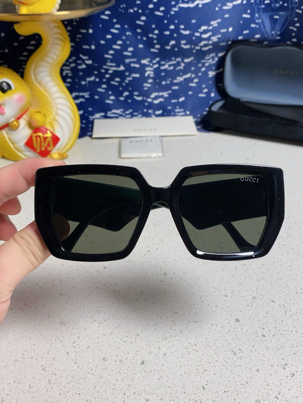 GUCCI SQUARE FRAME SUNGLASSES 573303 IN ACETATE EMBOSSED LOGO