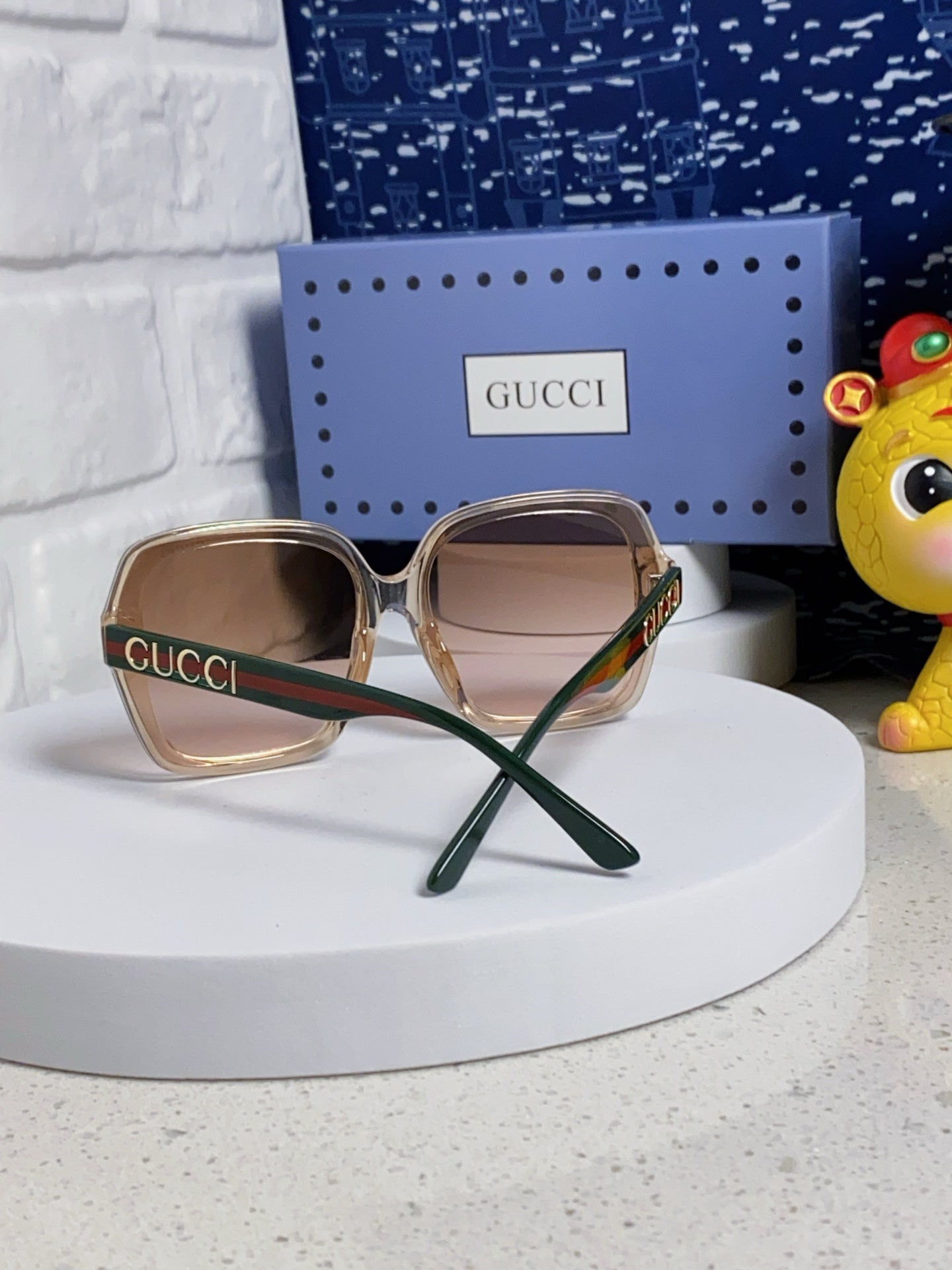 GUCCI SQUARE FRAME SUNGLASSES 573309 IN ACETATE EMBOSSED LOGO