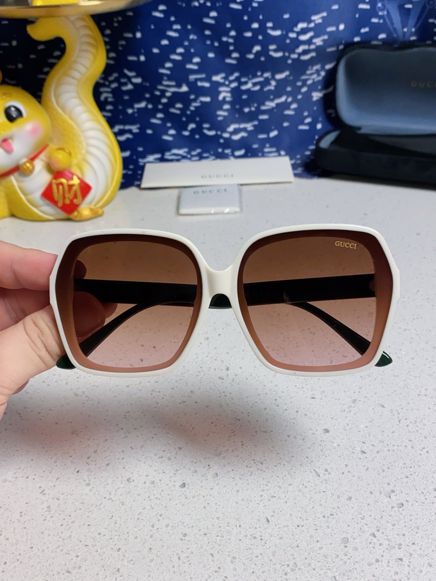 GUCCI SQUARE FRAME SUNGLASSES 573309 IN ACETATE EMBOSSED LOGO