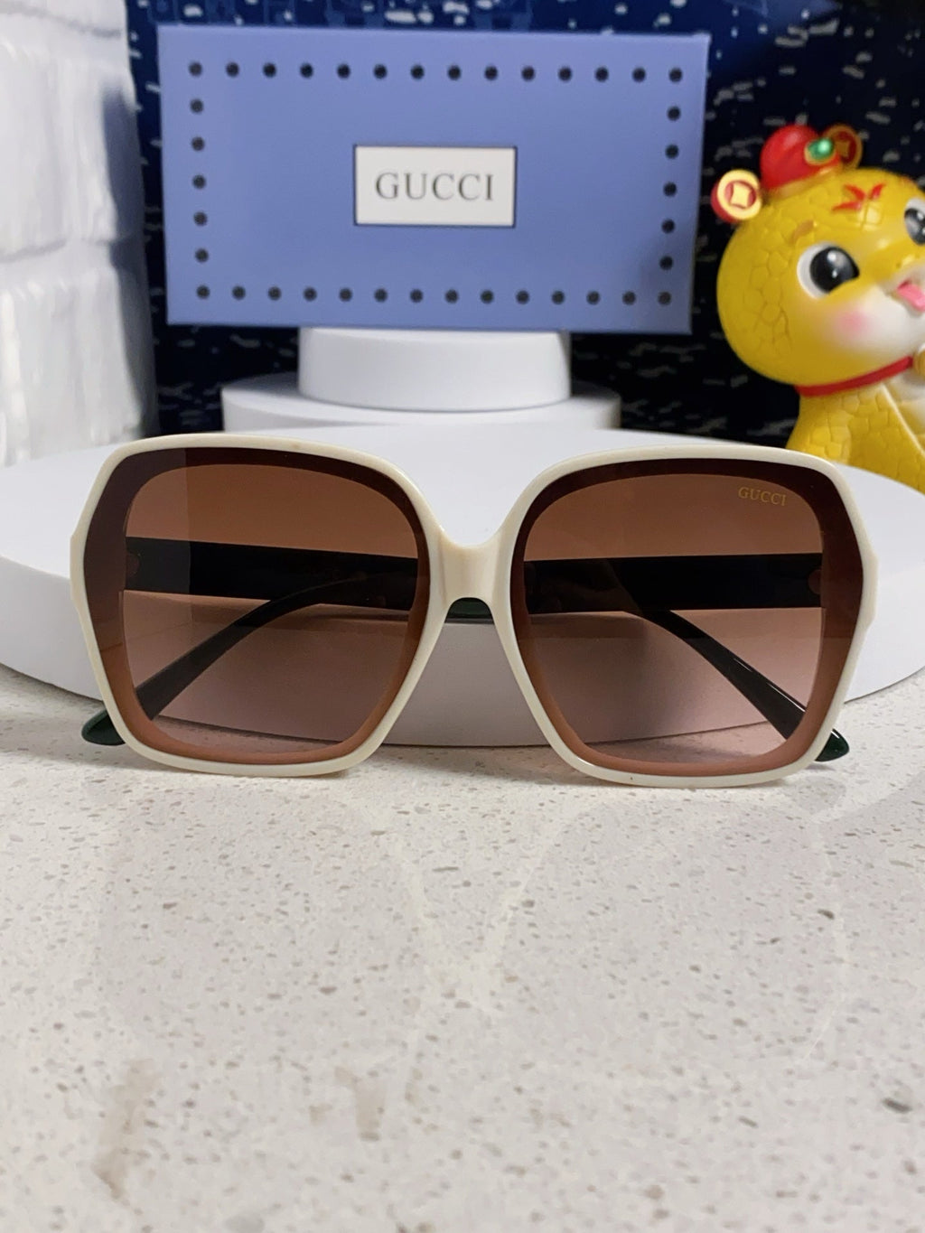 GUCCI SQUARE FRAME SUNGLASSES 573309 IN ACETATE EMBOSSED LOGO