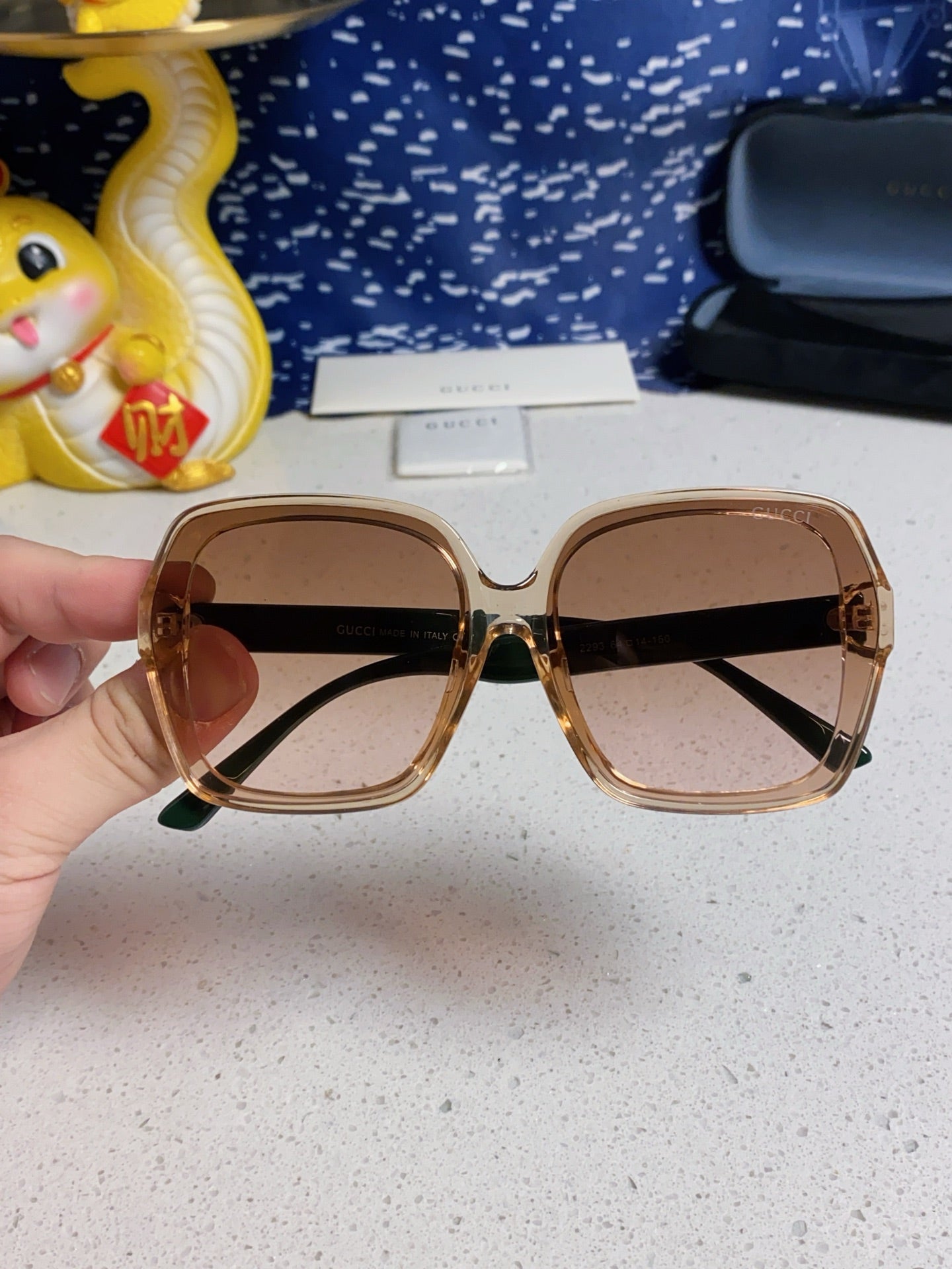 GUCCI SQUARE FRAME SUNGLASSES 573309 IN ACETATE EMBOSSED LOGO
