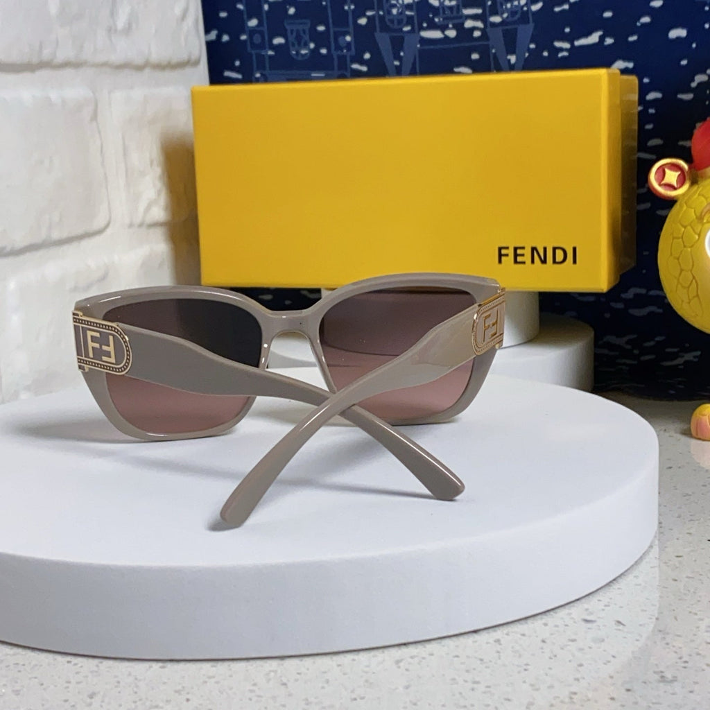 FENDI DIAGONAL CHUNKY SQUARE FRAME SUNGLASSES 543494 IN ACETATE