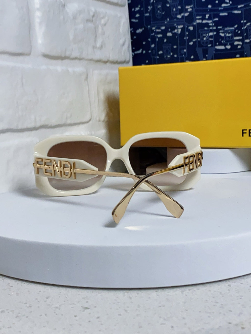 FENDI OVERSIZES FF DIAMONDS SQUARE SUNGLASSES 551639 IN ACETATE