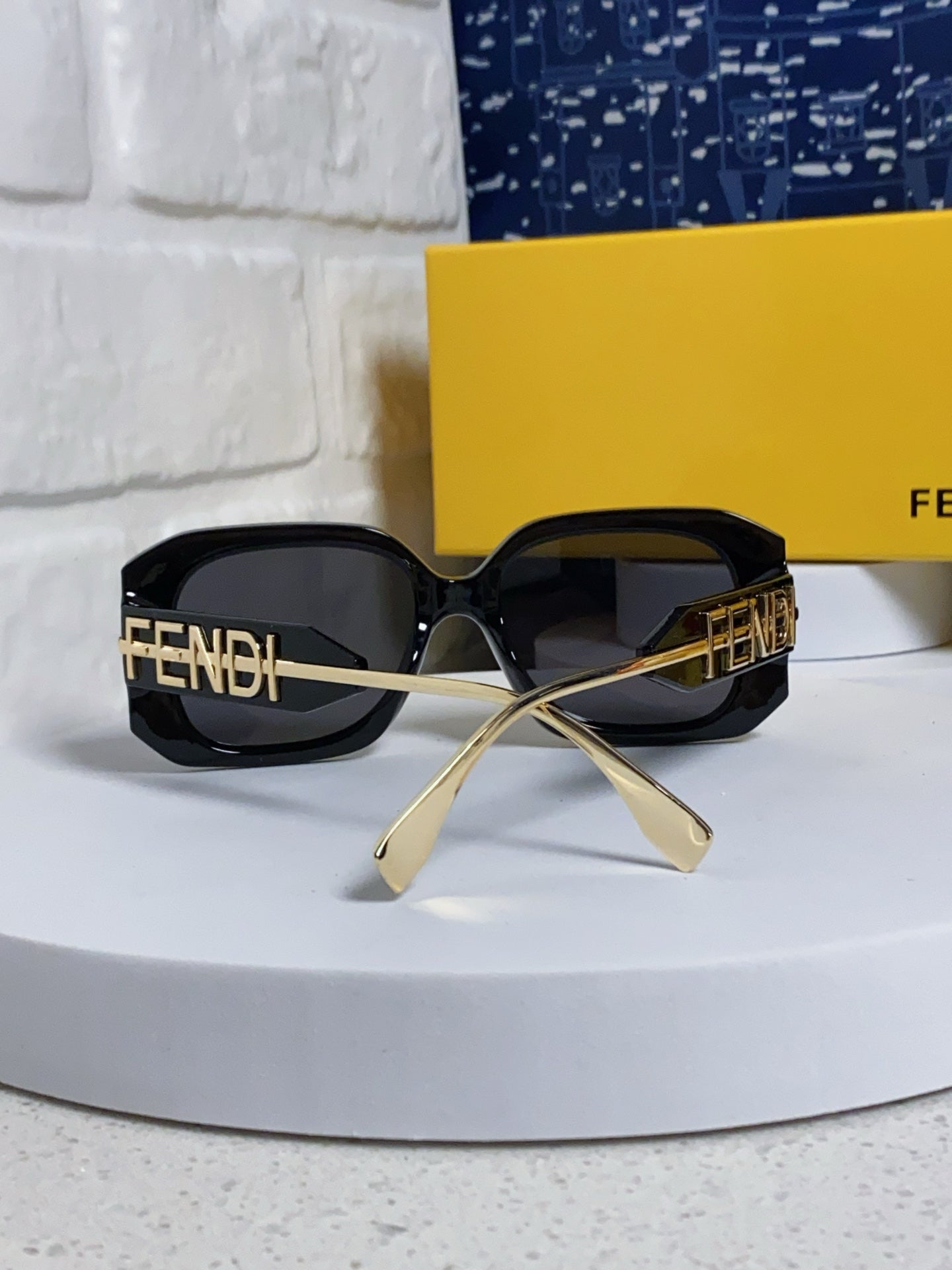 FENDI OVERSIZES FF DIAMONDS SQUARE SUNGLASSES 551639 IN ACETATE