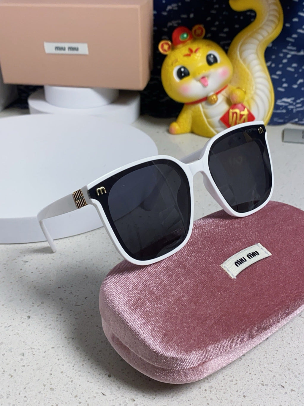 MIU MIU GLIMPSE SQUARE SUNGLASSES 554615 IN WHITE ACETATE