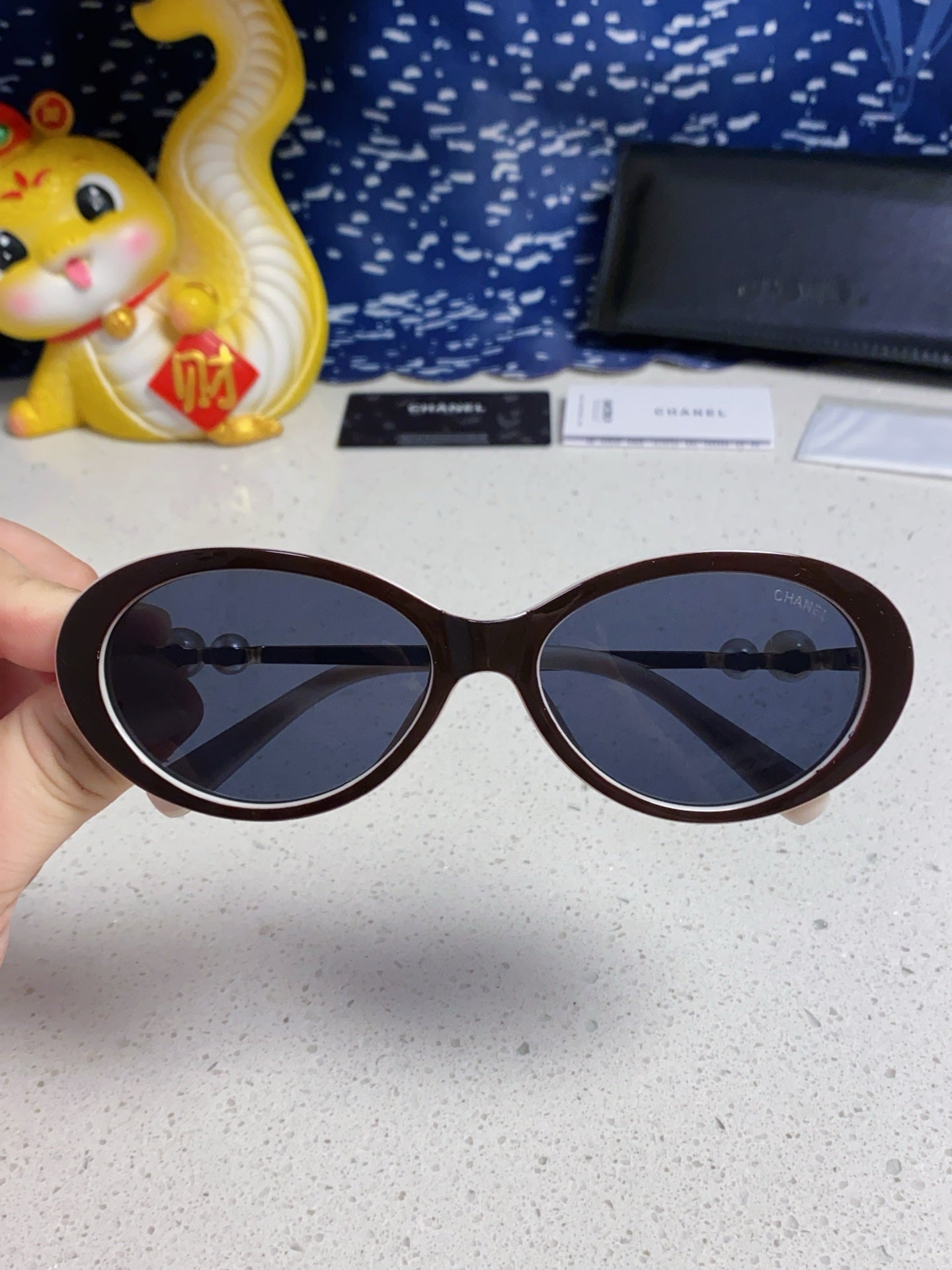 CHANEL OVAL SUNGLASSES 640343 IN IVORY BROWN ACETATE METAL FRAME EMBOSSED PEARL