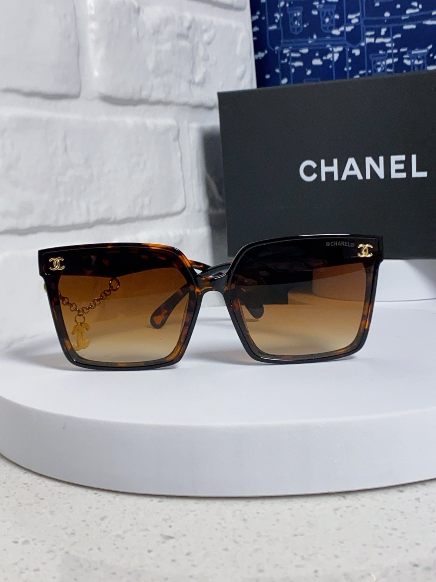 CHANEL SQUARE SUNGLASSES 641809 IN HAVANA ACETATE GOLD CHAIN