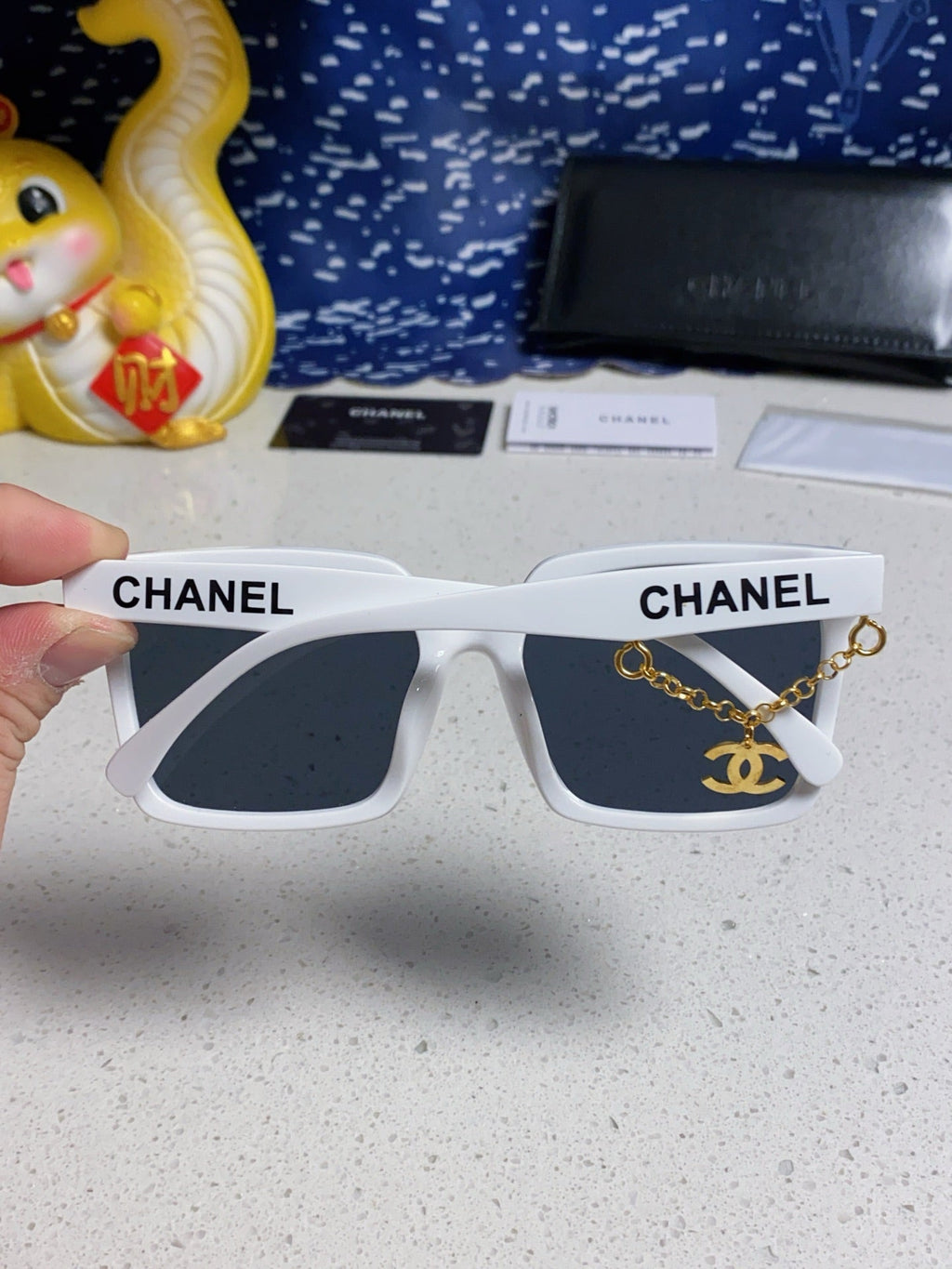 CHANEL SQUARE SUNGLASSES 641811 IN WHITE ACETATE GOLD CHAIN
