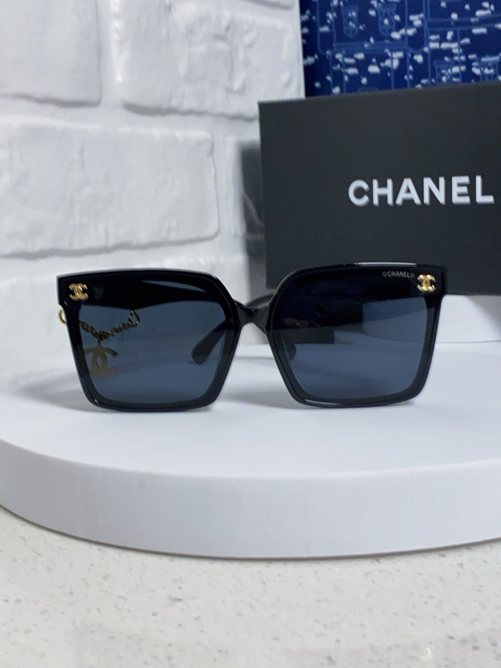 CHANEL SQUARE SUNGLASSES 641812 IN BLACK ACETATE GOLD CHAIN