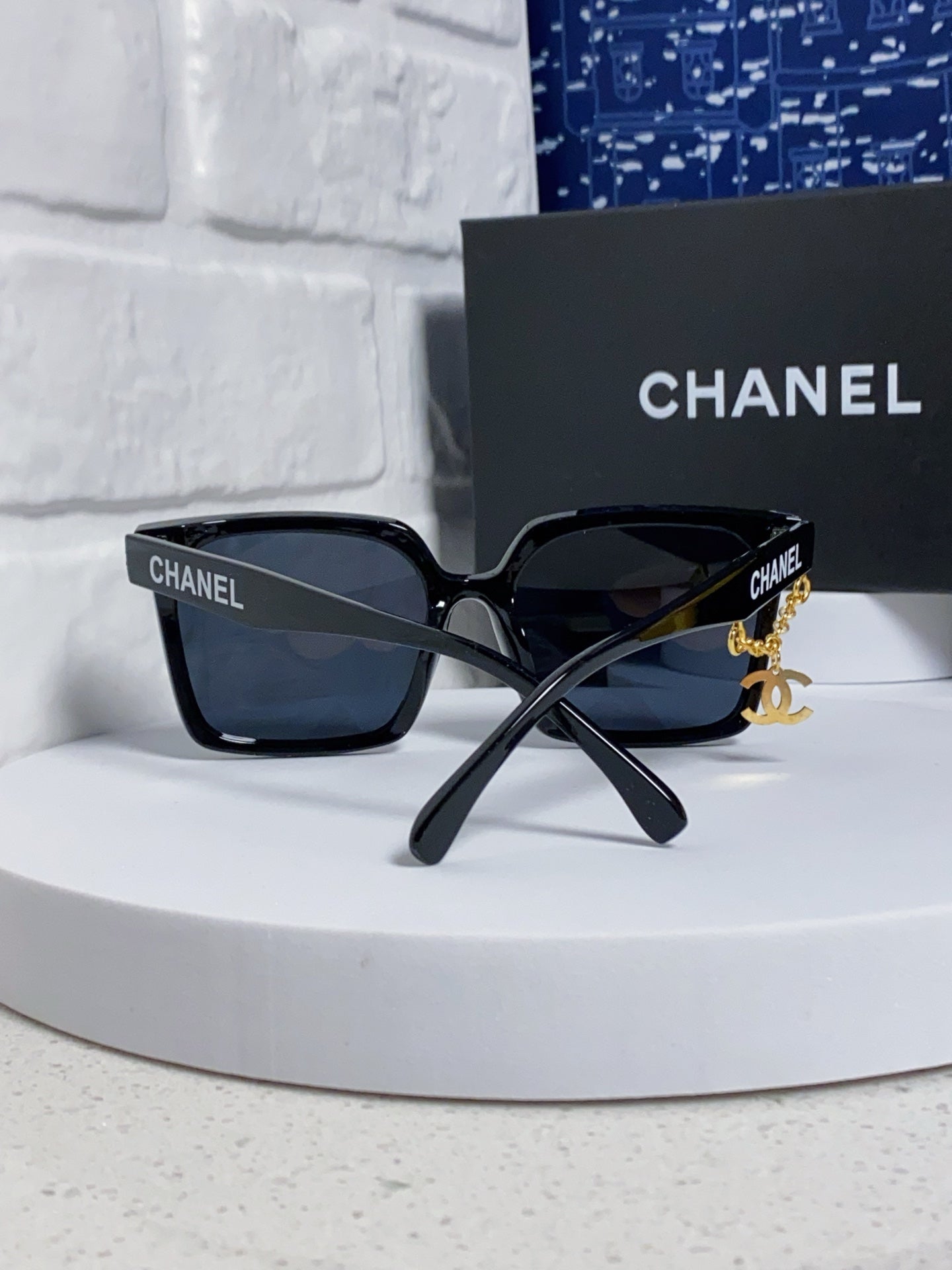 CHANEL SQUARE SUNGLASSES 641812 IN BLACK ACETATE GOLD CHAIN