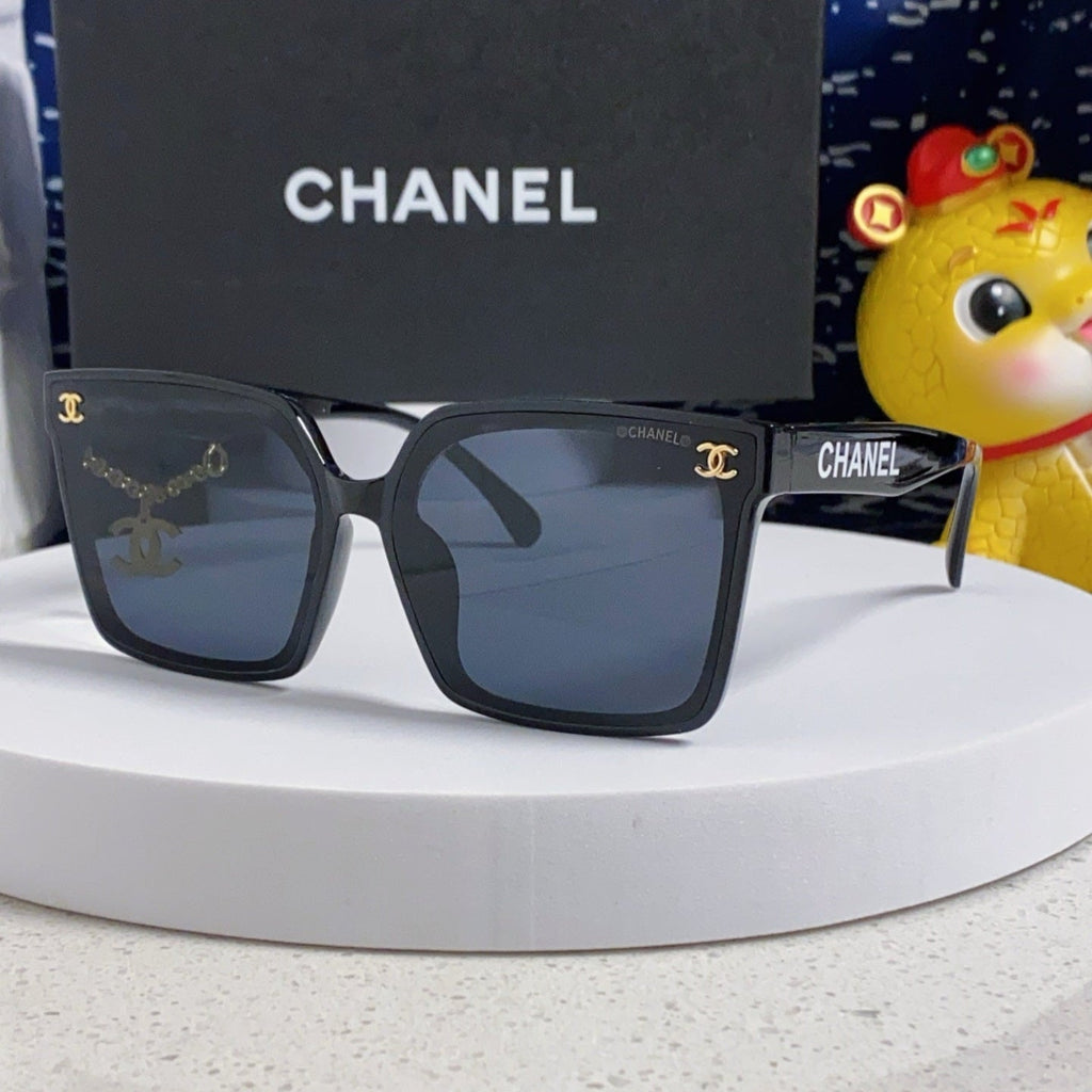 CHANEL SQUARE SUNGLASSES 641812 IN BLACK ACETATE GOLD CHAIN