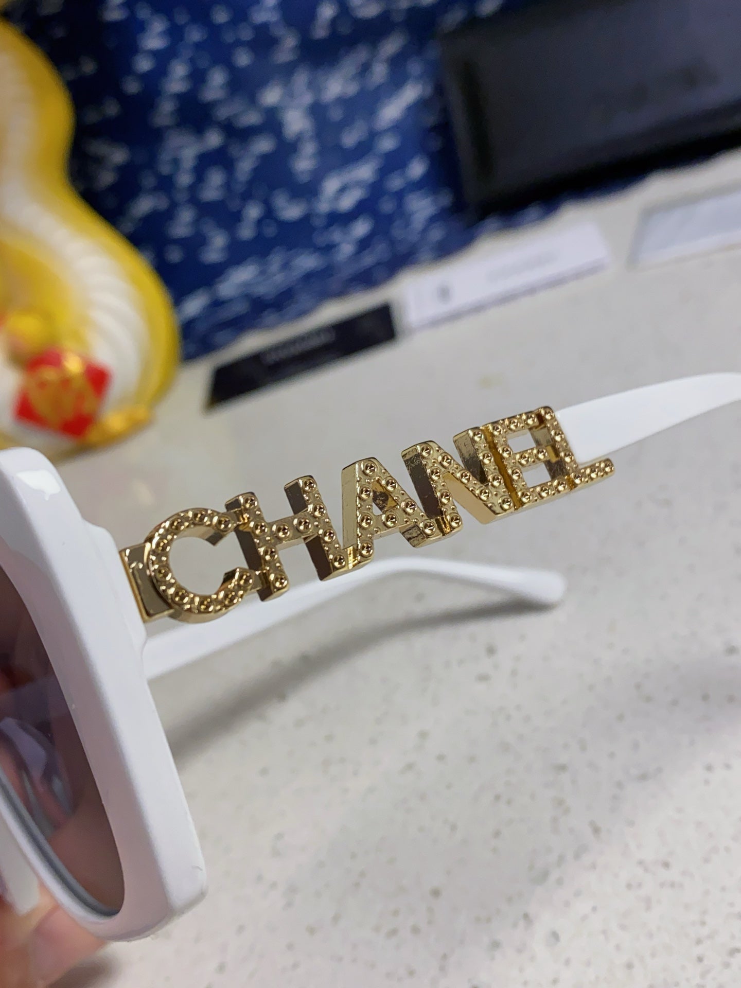 CHANEL BUTTERFLY SUNGLASSES 641814 IN WHITE ACETATE GOLD METAL LOGO