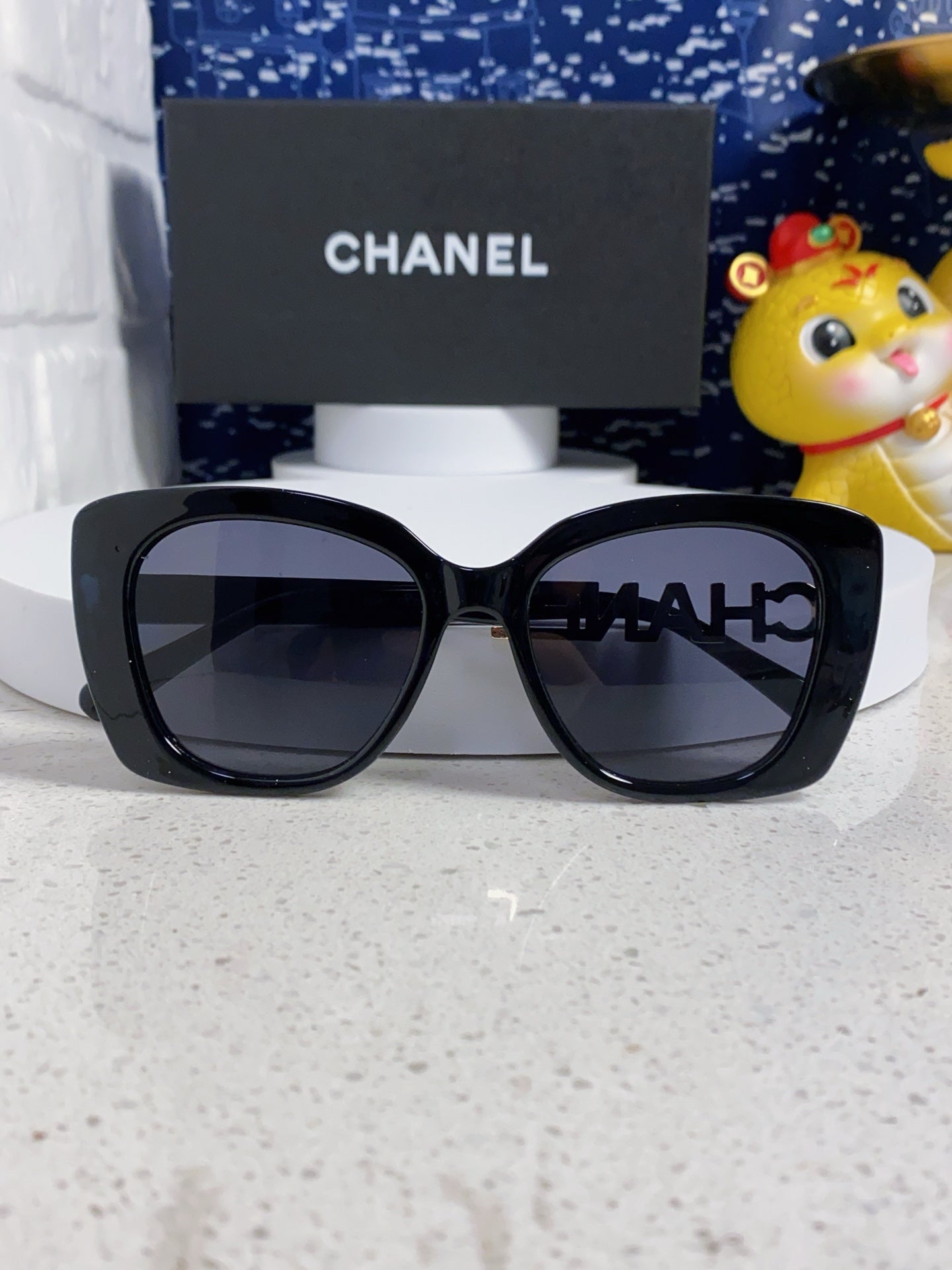 CHANEL BUTTERFLY SUNGLASSES 641816 IN BLACK ACETATE GOLD METAL LOGO